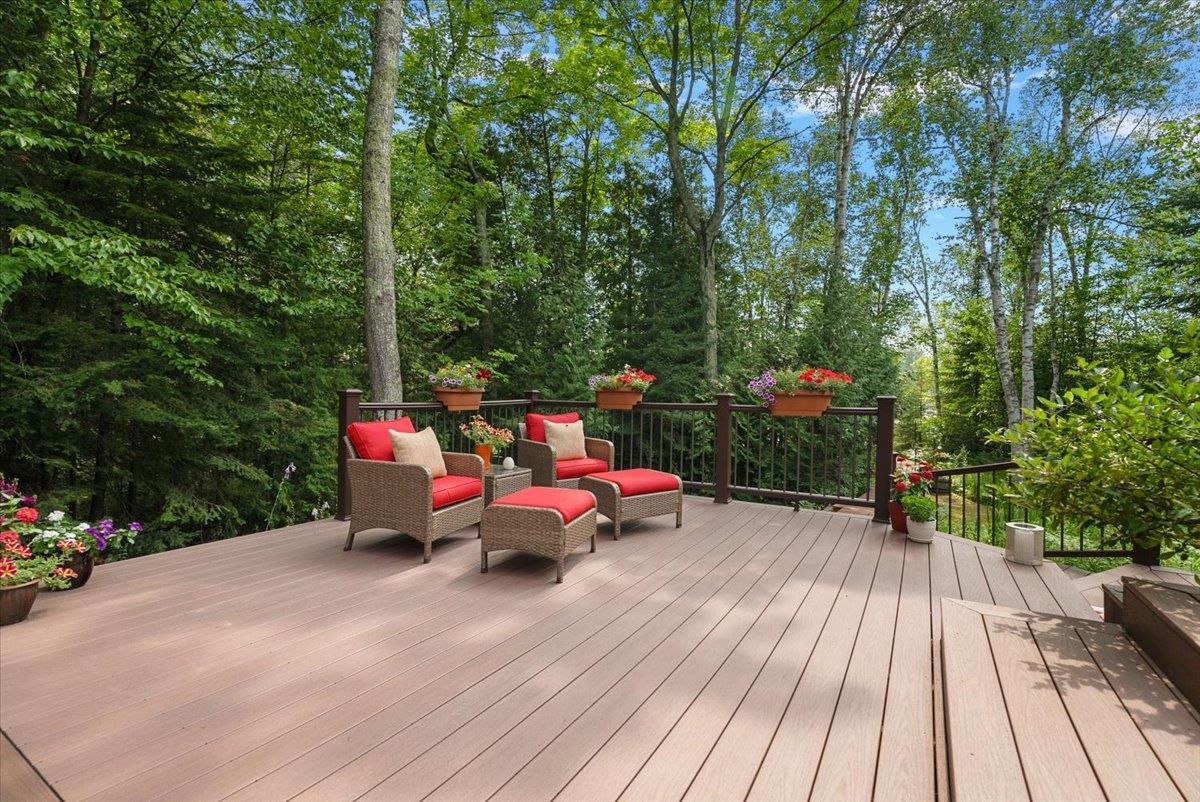 407 N Twin Pines Drive, Lake Leelanau, MI, 49653