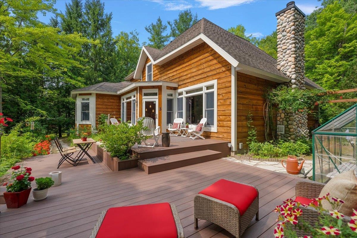 407 N Twin Pines Drive, Lake Leelanau, MI, 49653