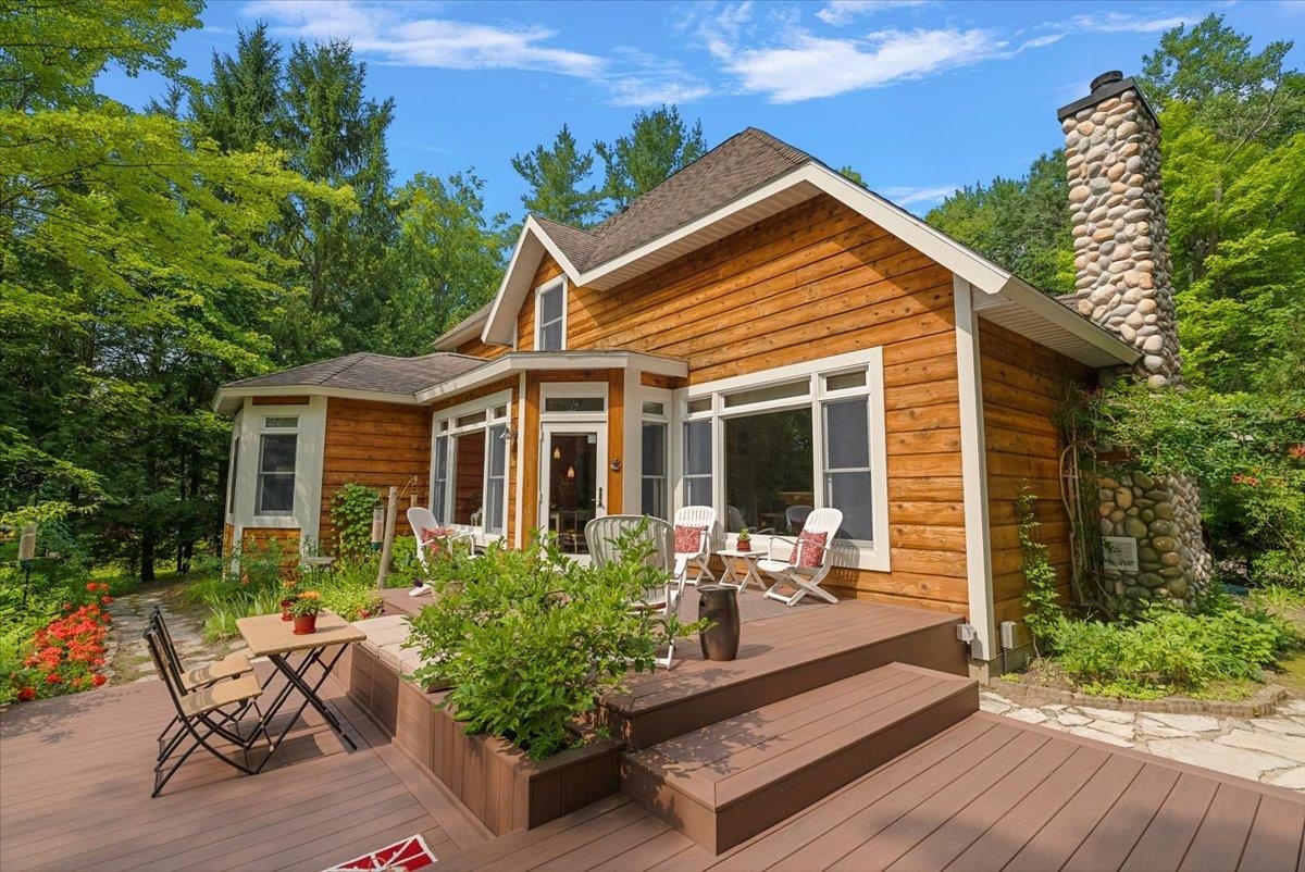 407 N Twin Pines Drive, Lake Leelanau, MI, 49653