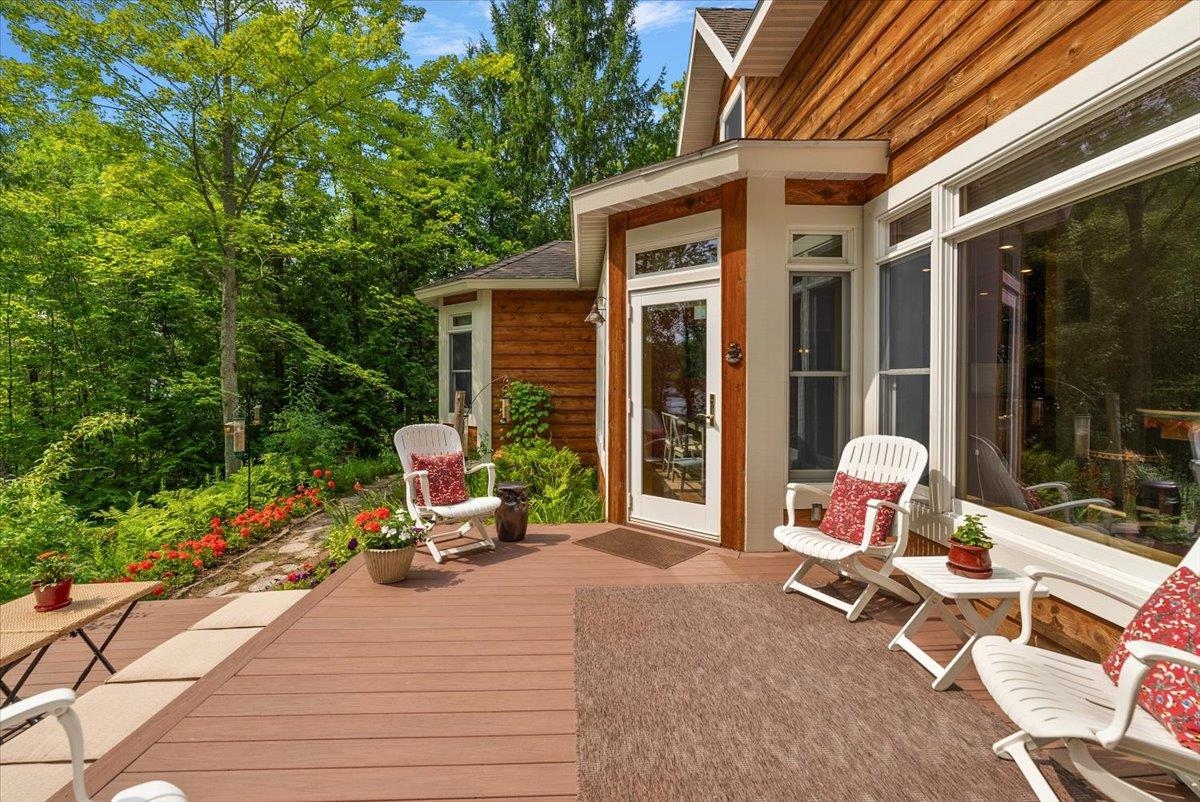 407 N Twin Pines Drive, Lake Leelanau, MI, 49653