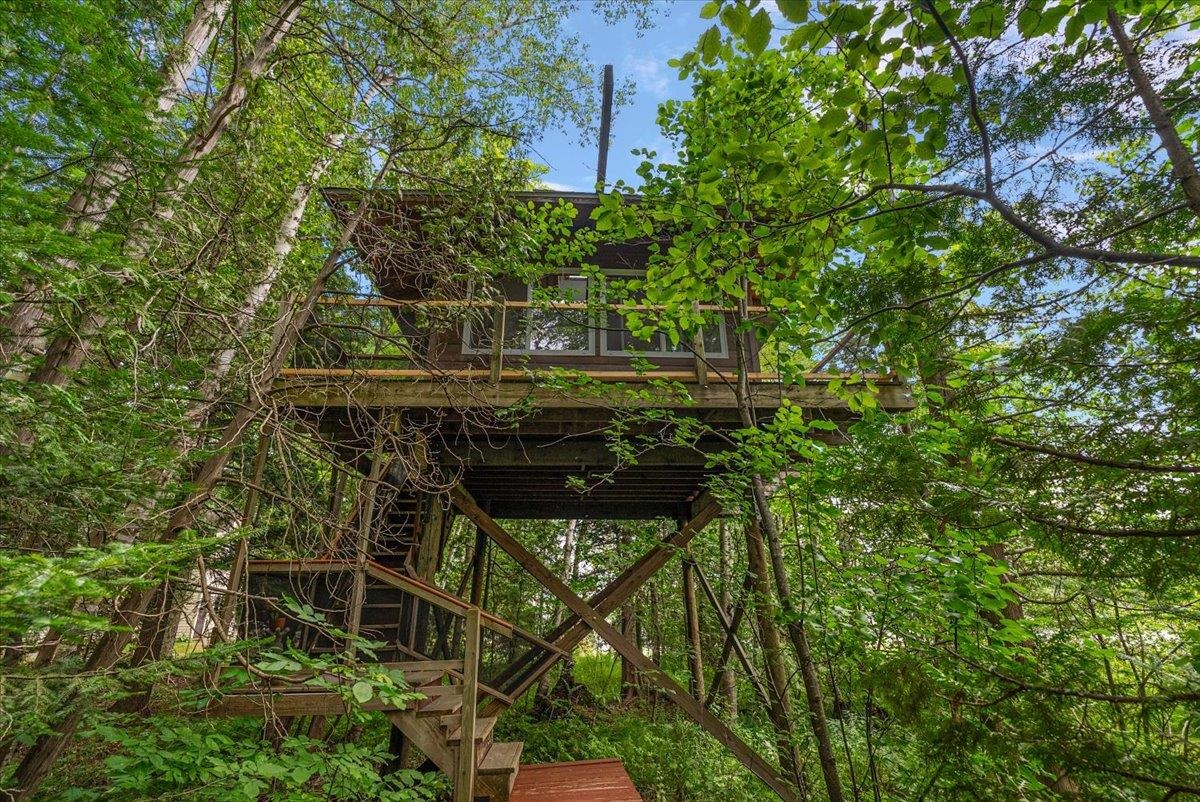 407 N Twin Pines Drive, Lake Leelanau, MI, 49653