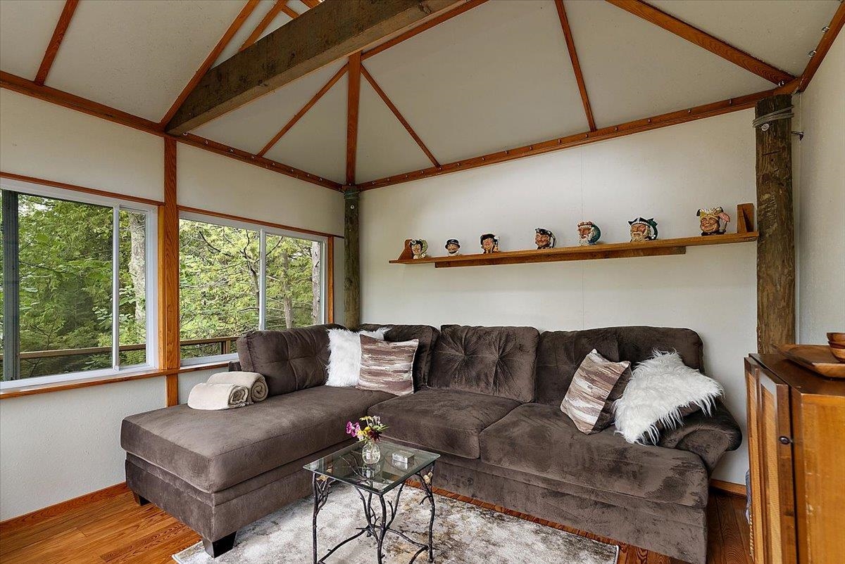 407 N Twin Pines Drive, Lake Leelanau, MI, 49653