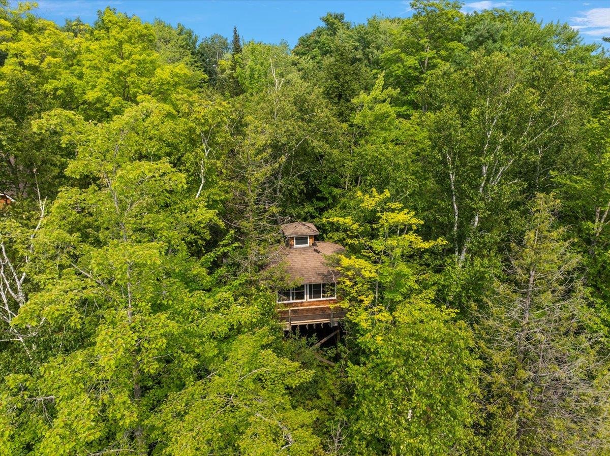 407 N Twin Pines Drive, Lake Leelanau, MI, 49653