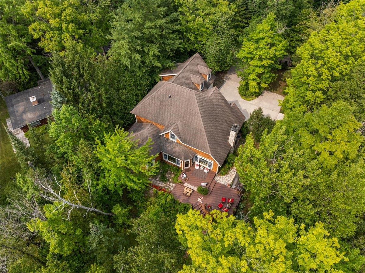407 N Twin Pines Drive, Lake Leelanau, MI, 49653