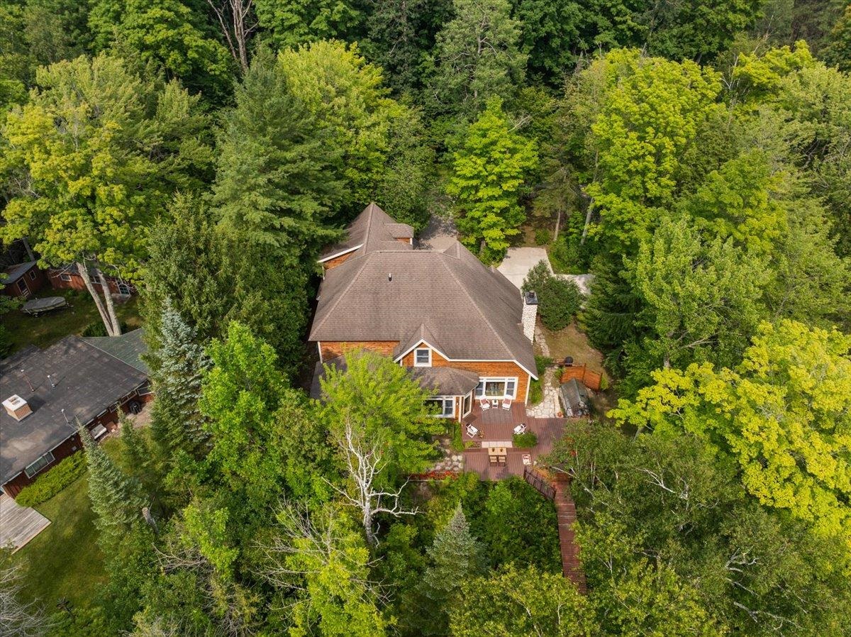407 N Twin Pines Drive, Lake Leelanau, MI, 49653