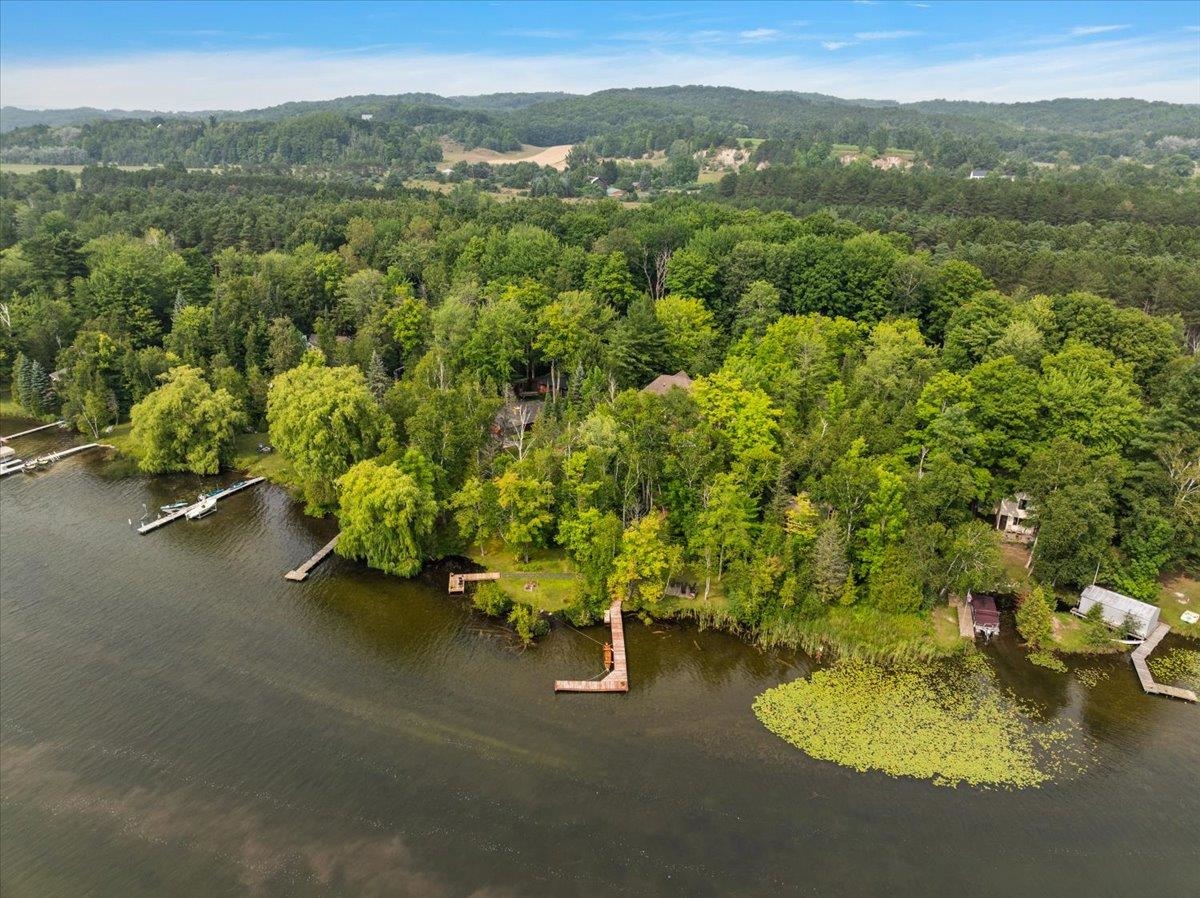 407 N Twin Pines Drive, Lake Leelanau, MI, 49653