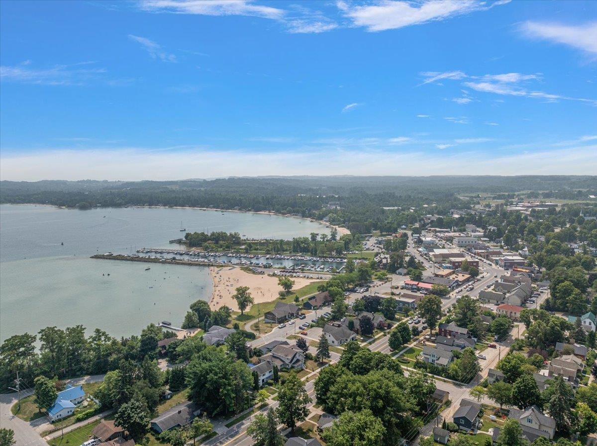 407 N Twin Pines Drive, Lake Leelanau, MI, 49653