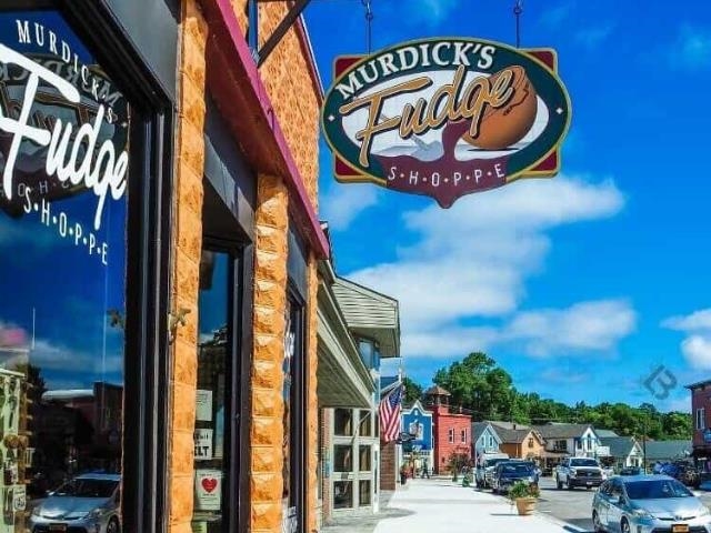 407 N Twin Pines Drive, Lake Leelanau, MI, 49653