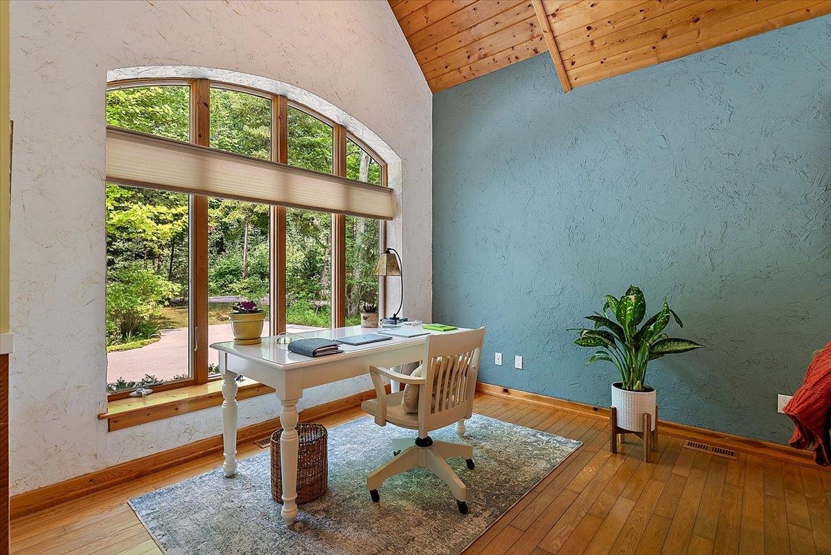 407 N Twin Pines Drive, Lake Leelanau, MI, 49653