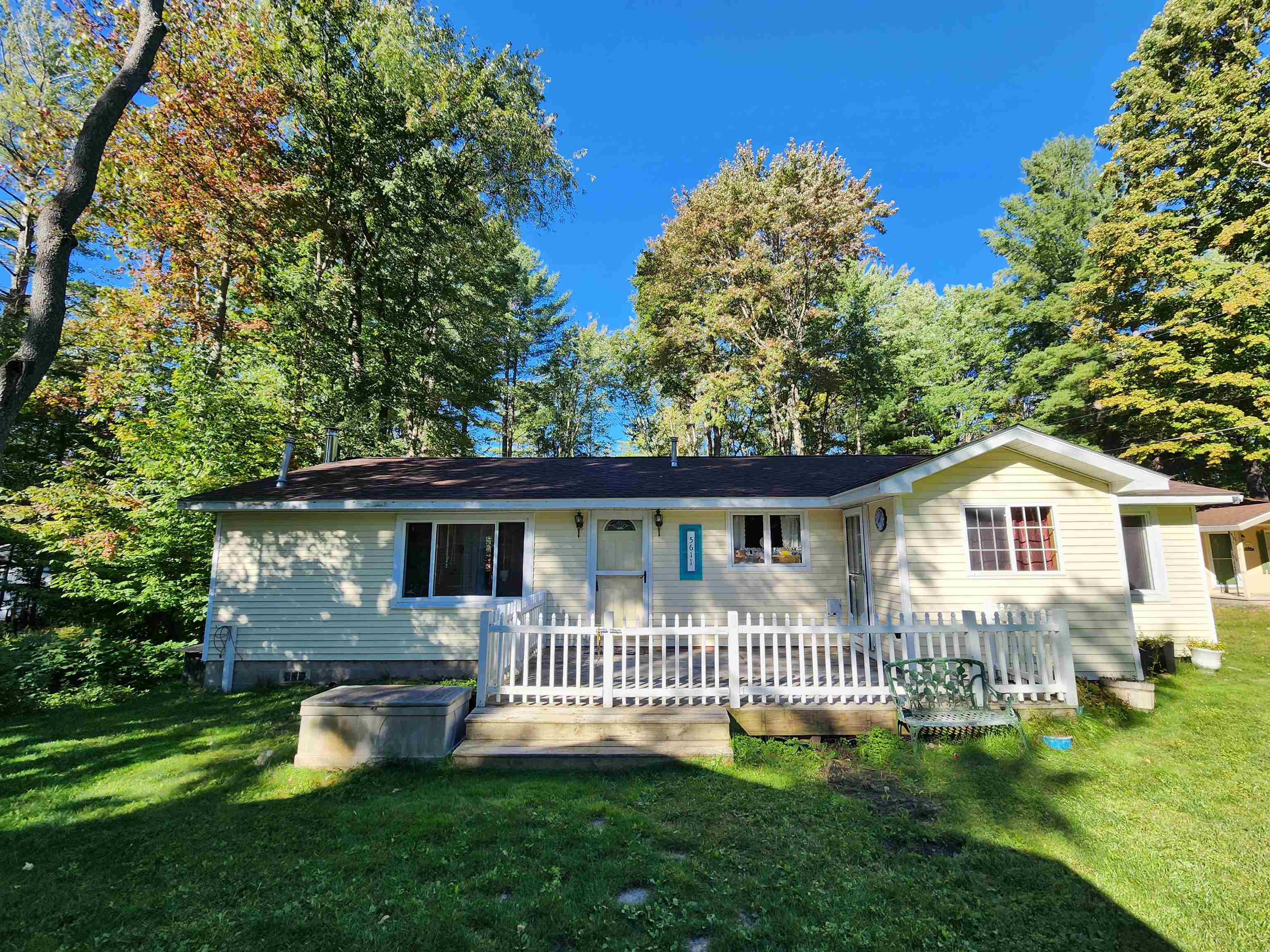 Photo 1 of Single family home for sale at 5611 Ne East Shore Dr, Kalkaska, MI 49646 | MLS# 78080063467 | Listing updated on 2026-09-26