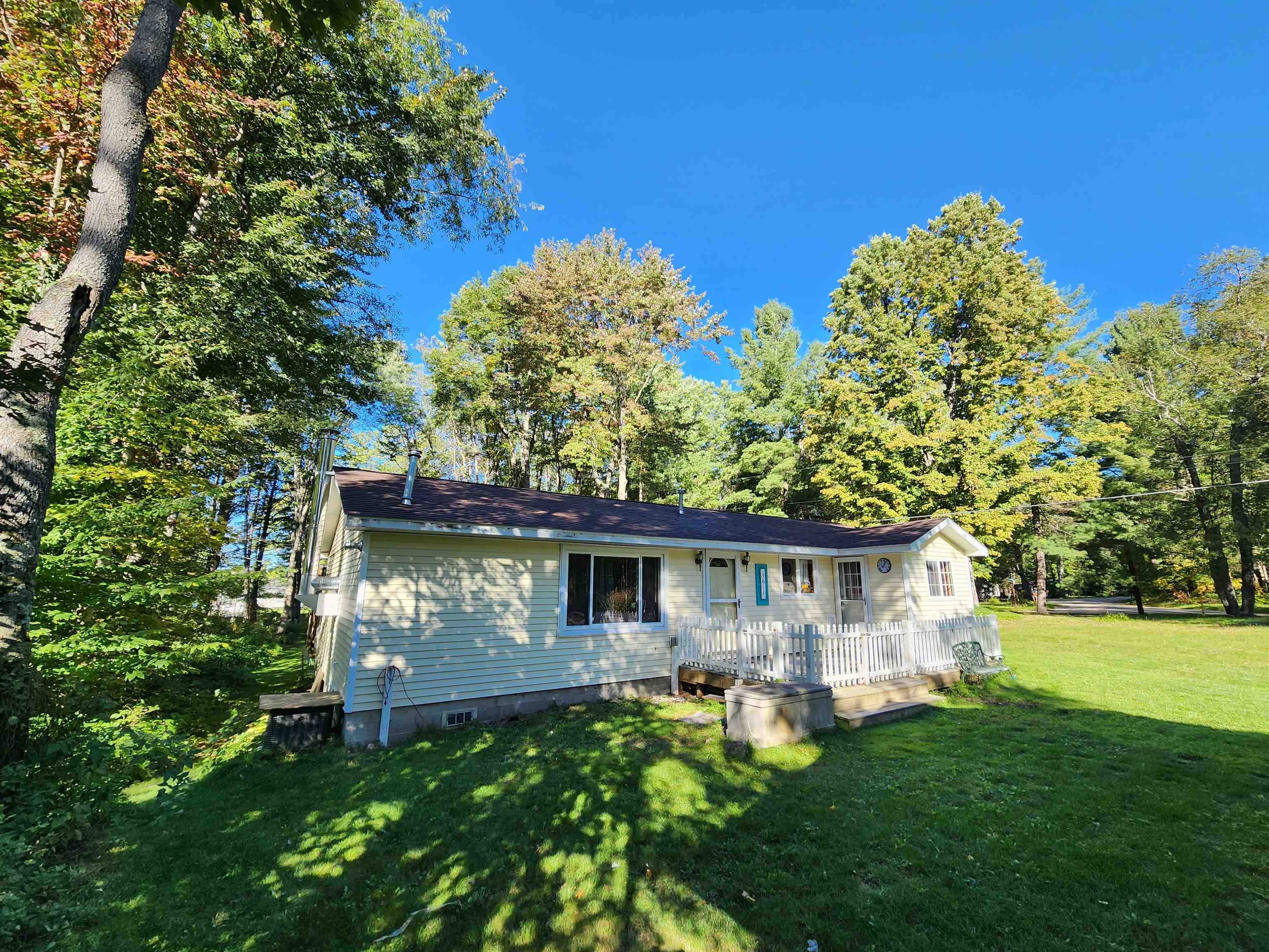 Photo 2 of Single family home for sale at 5611 Ne East Shore Dr, Kalkaska, MI 49646 | MLS# 78080063467 | Listing updated on 2026-09-26