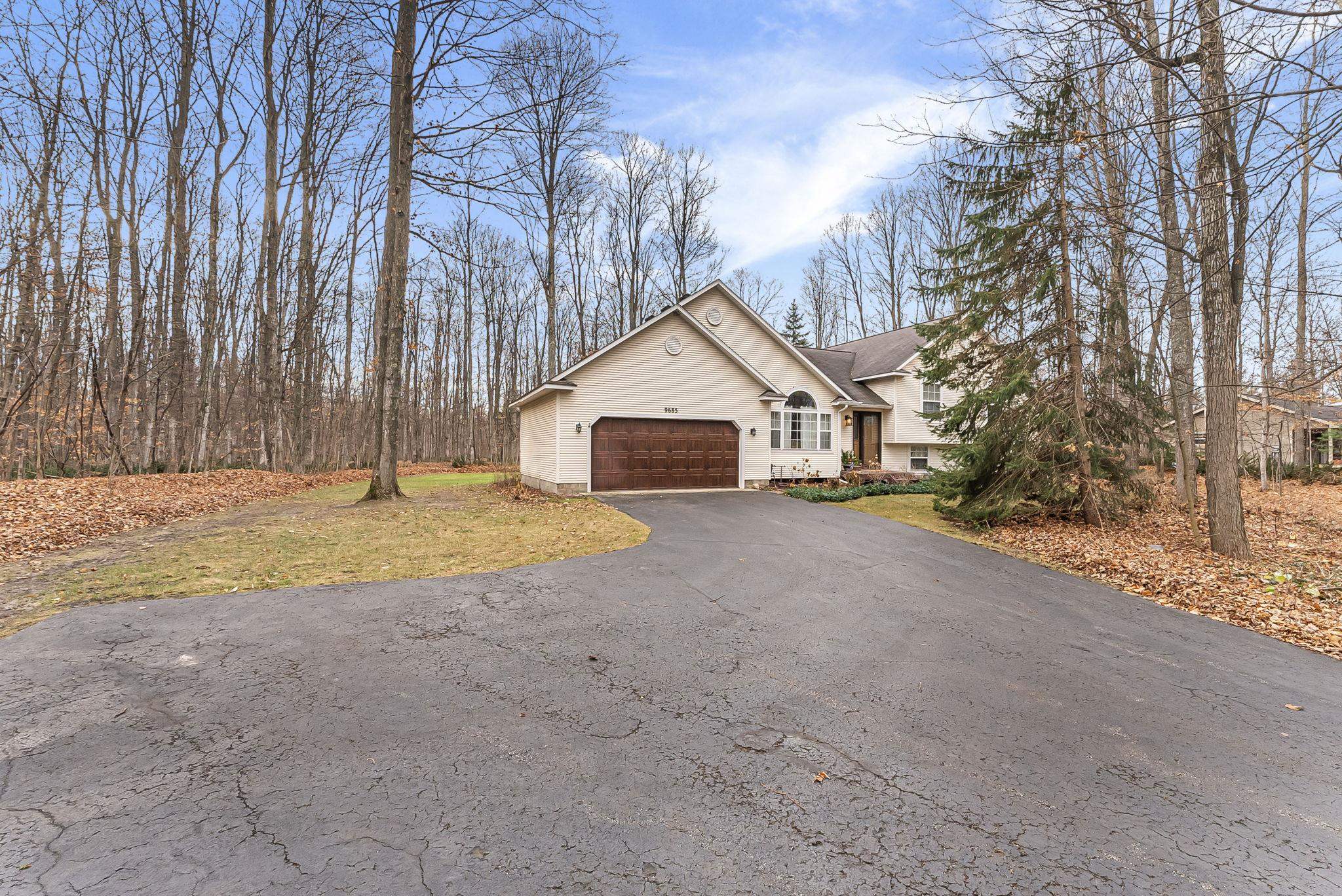 9685 Woodys Run, Traverse City, MI, 49684