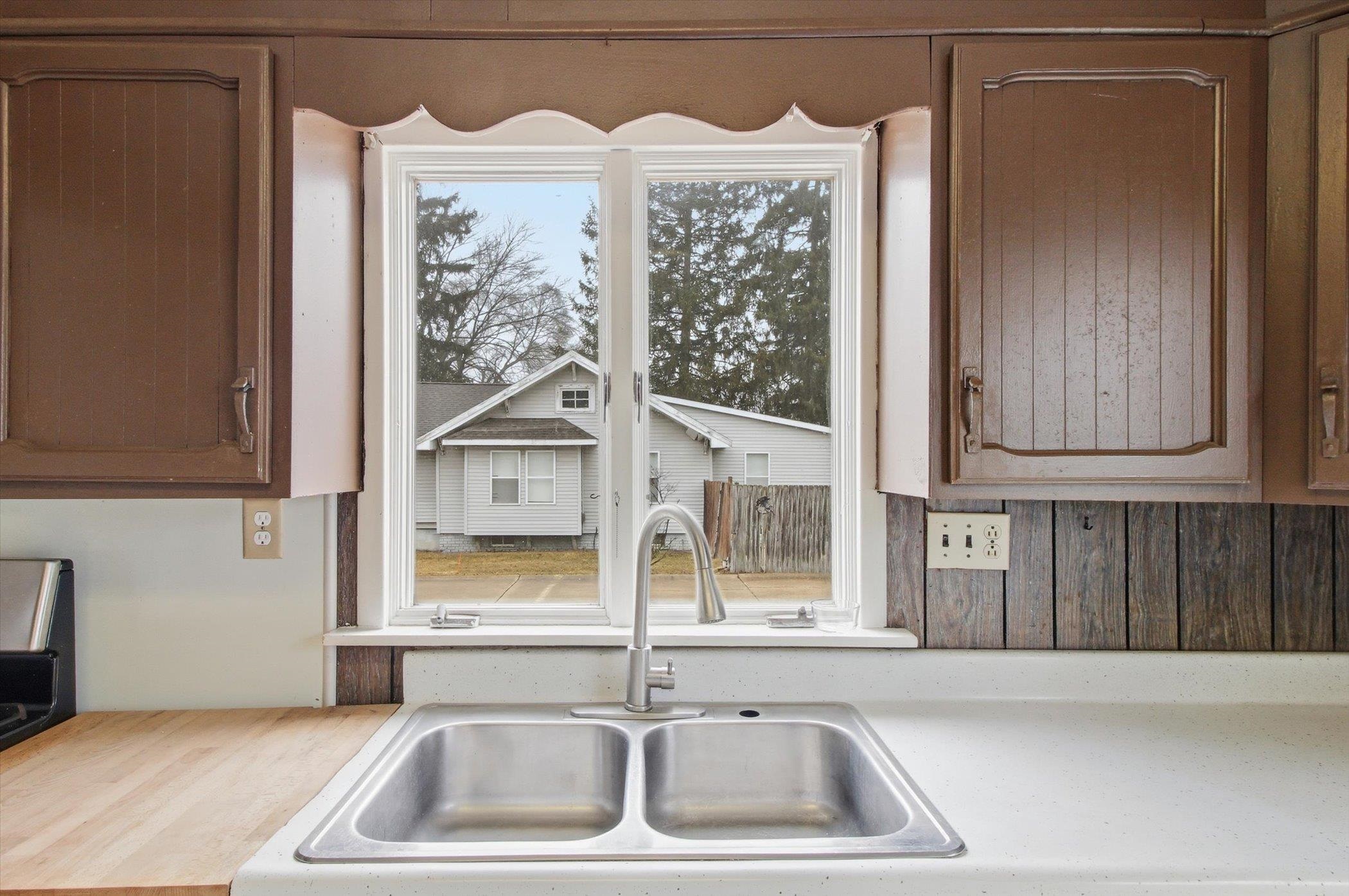 430 Bridge Avenue, Alma, MI, 48801