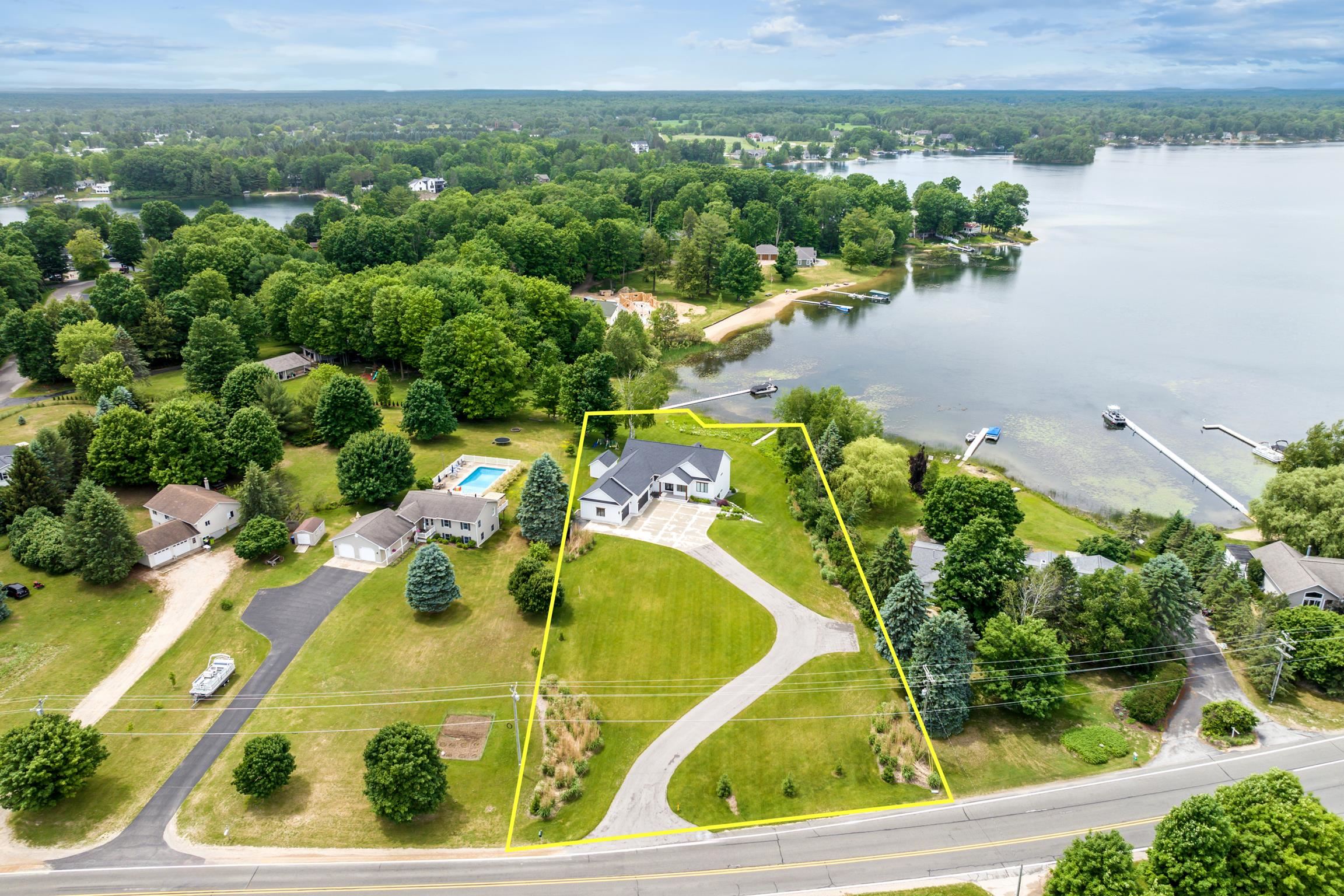 Photo 1 of Single family home for sale at 504 S E Silver Lake Rd, Traverse City, MI 49685 | MLS# 78080064868 | Listing updated on 2026-09-19