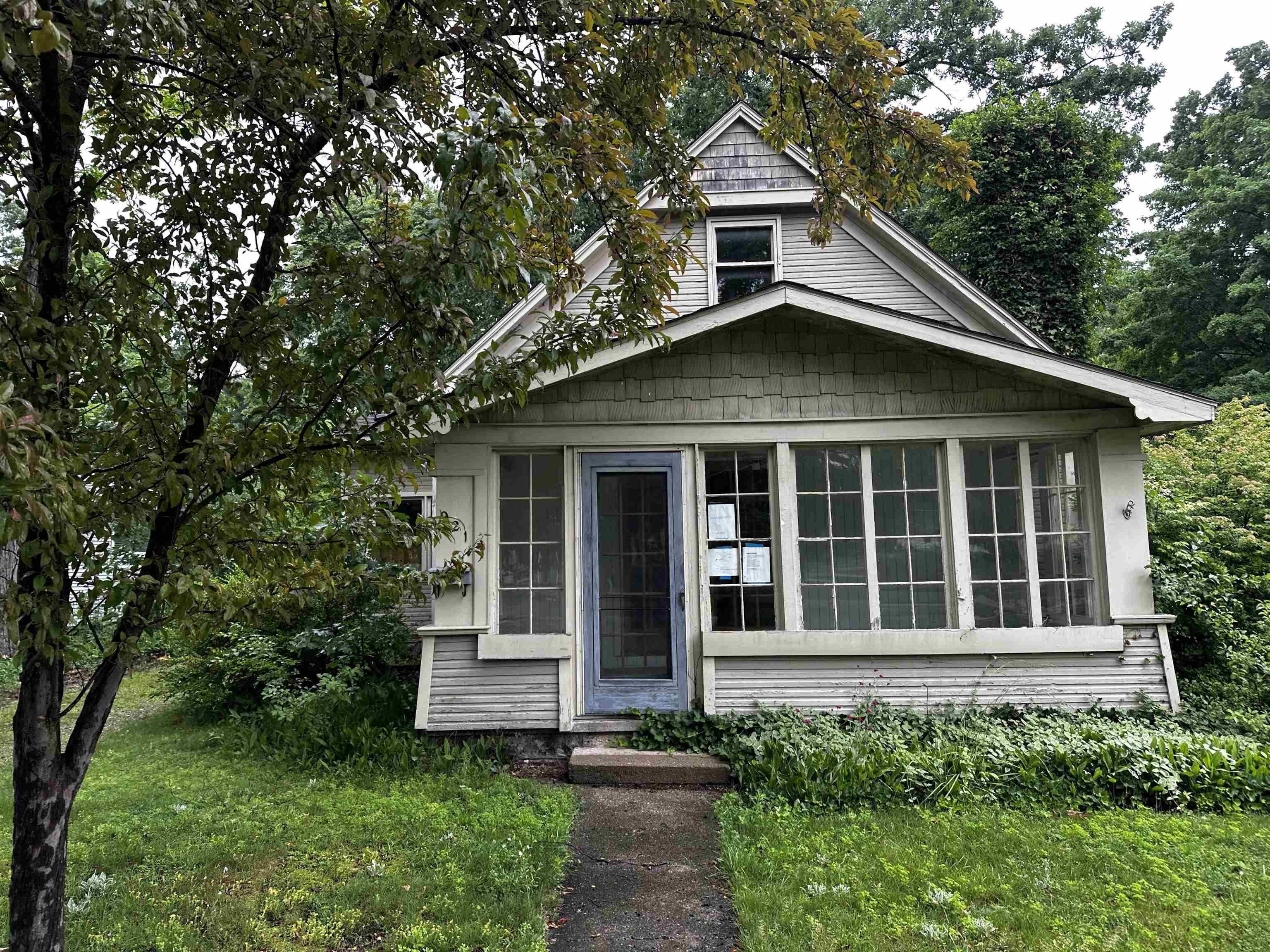 1st image of 921 Washington St, Traverse City, MI 49686 | MLS# 78080064905
