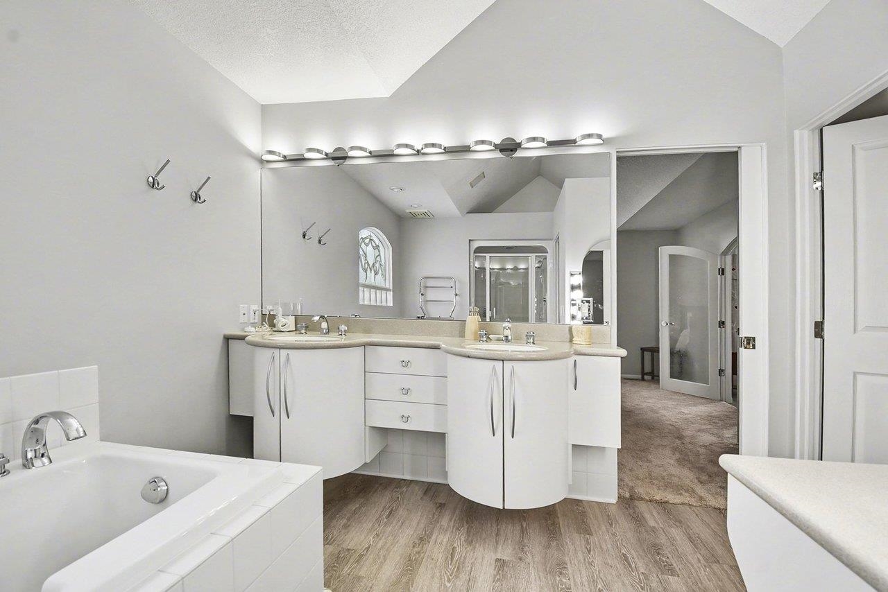 5620 W Spring Knoll Drive, Bay City, MI, 48706