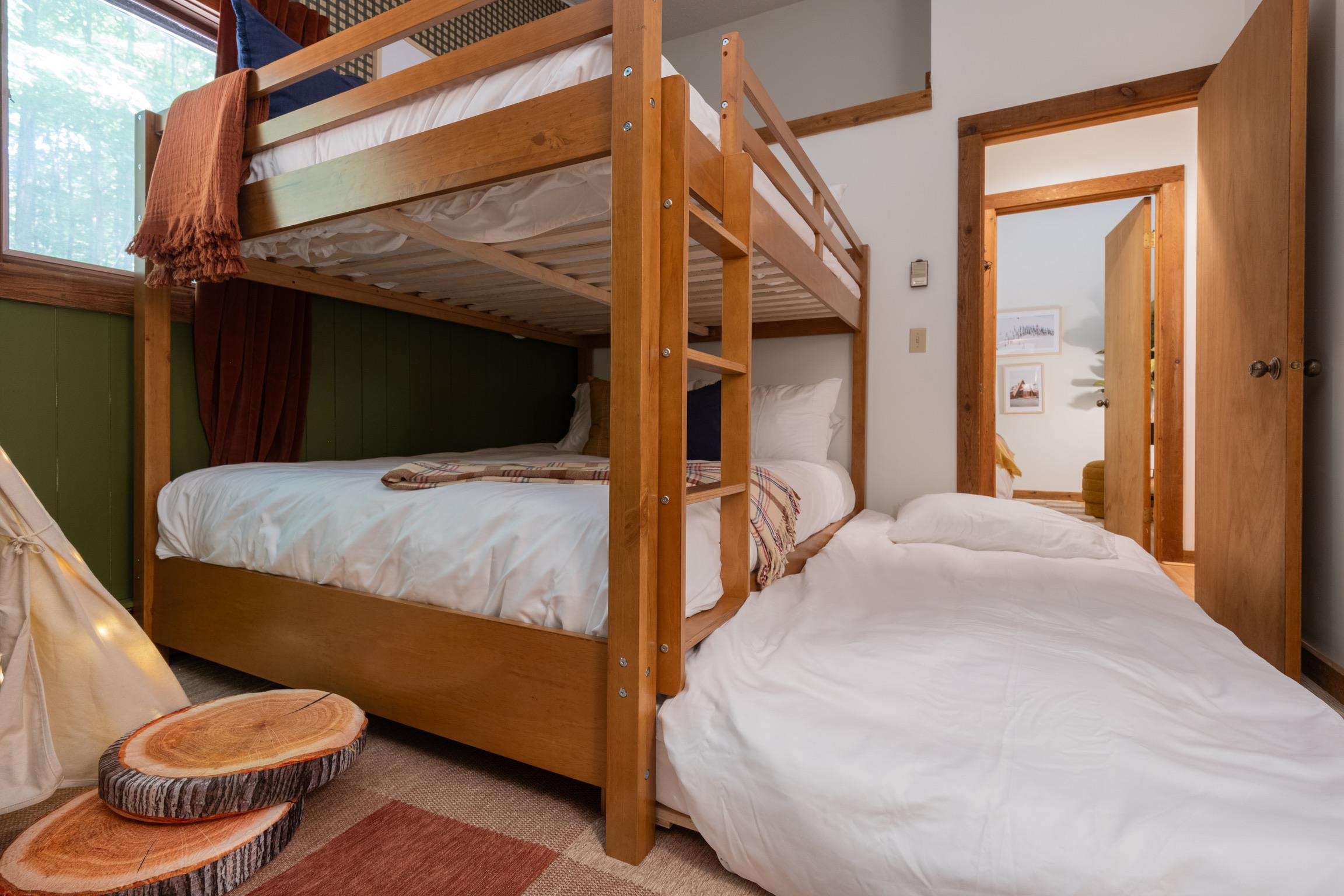 5811 East Village Drive, Bellaire, MI, 49615