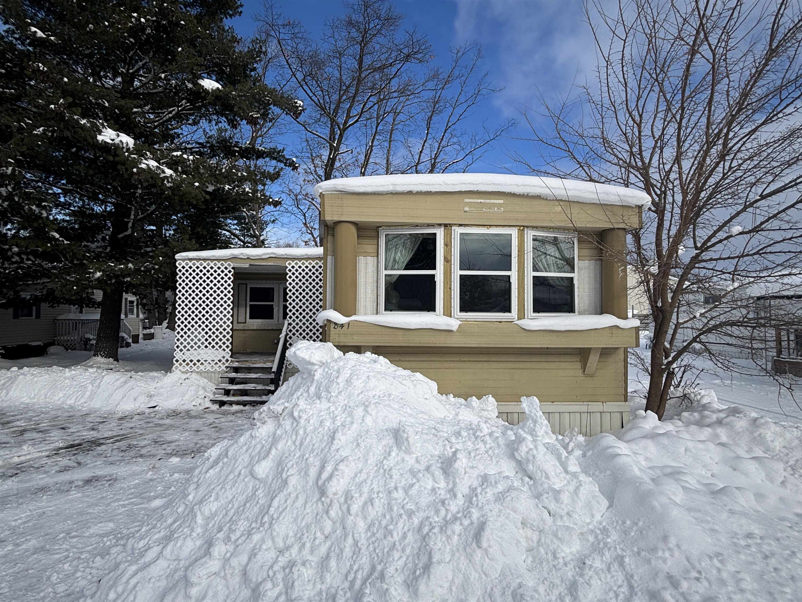 Homes for sale in Traverse City, MI | 841 Briar Hill Dr, Traverse City, MI 49686 | MLS# 80065185