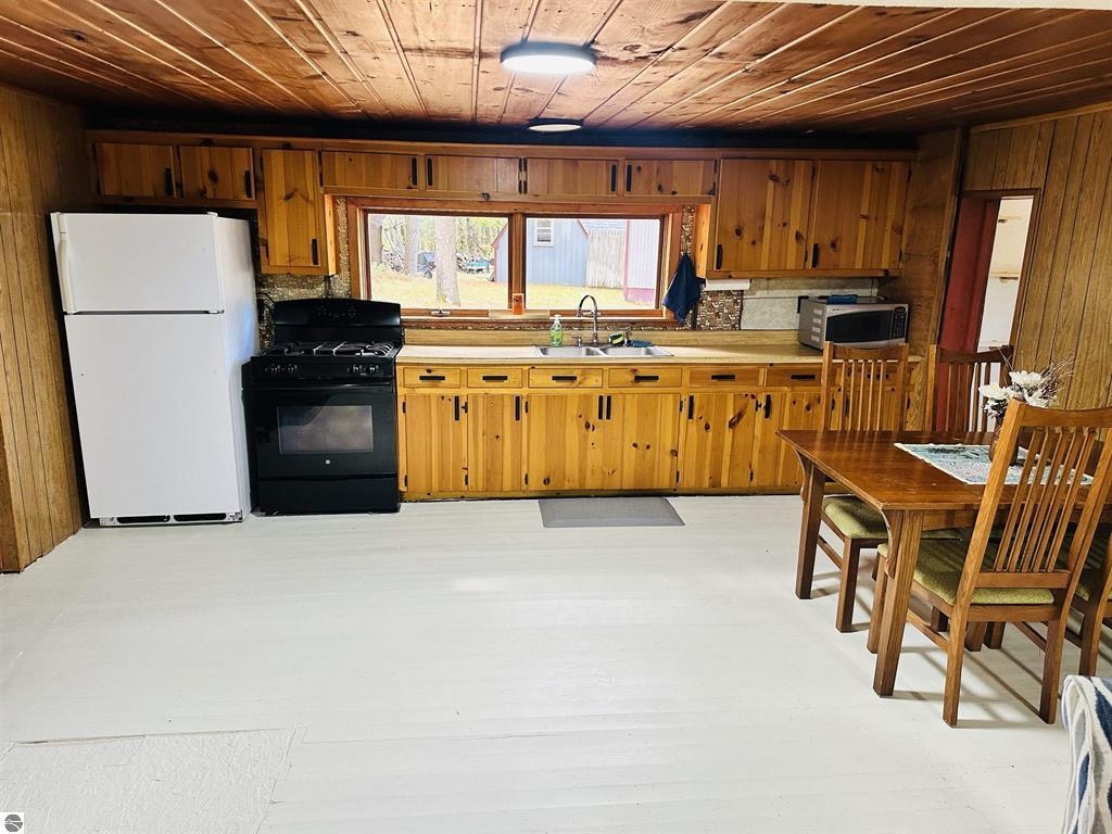 2706 Newatch Avenue, Grayling, MI, 49738