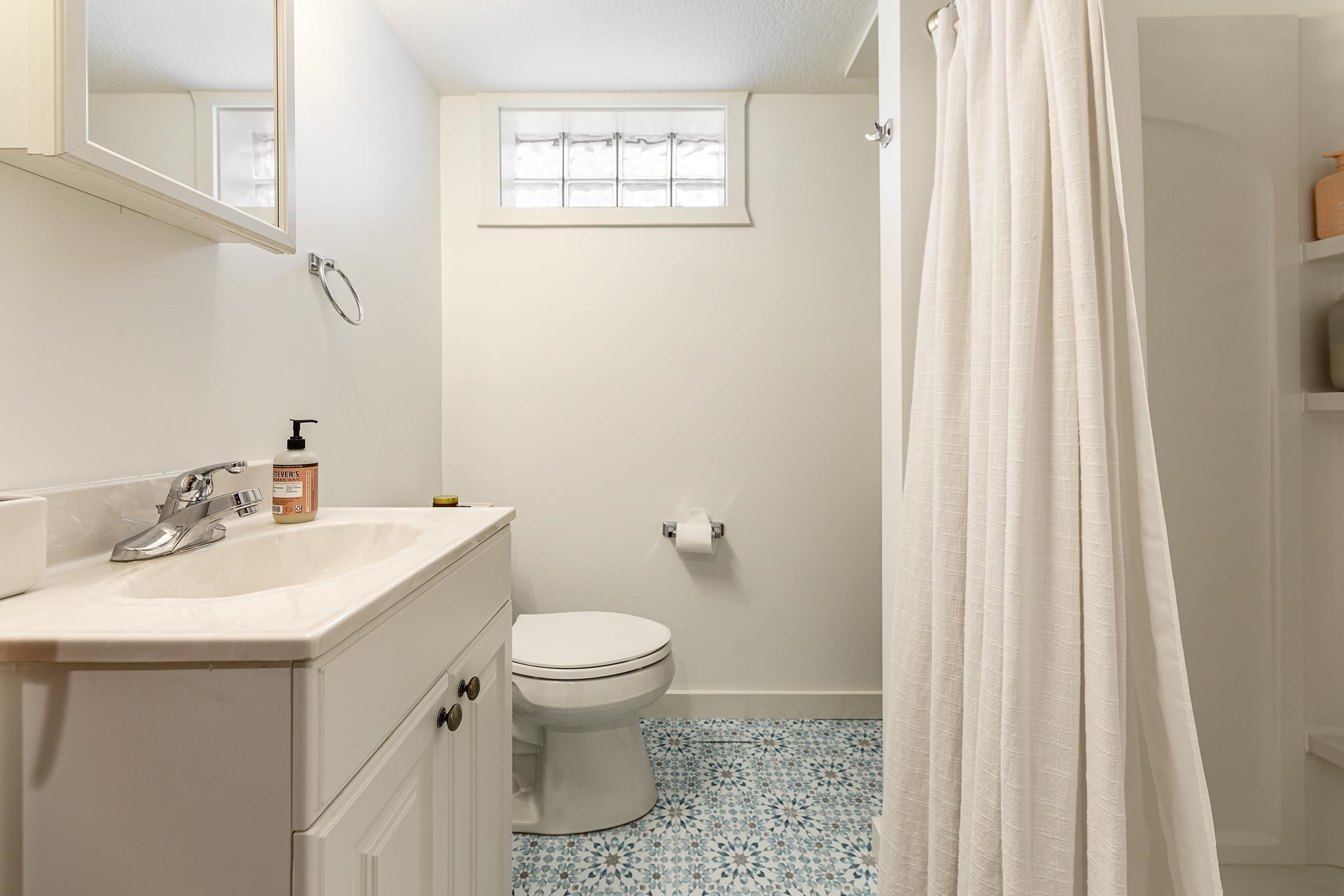 Traverse City, MI, 49684