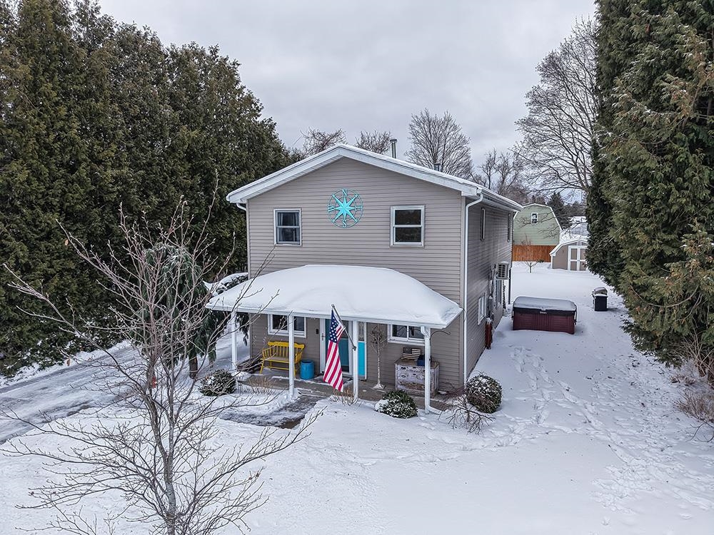 510 W Hurlbut, Charlevoix, MI, 49720