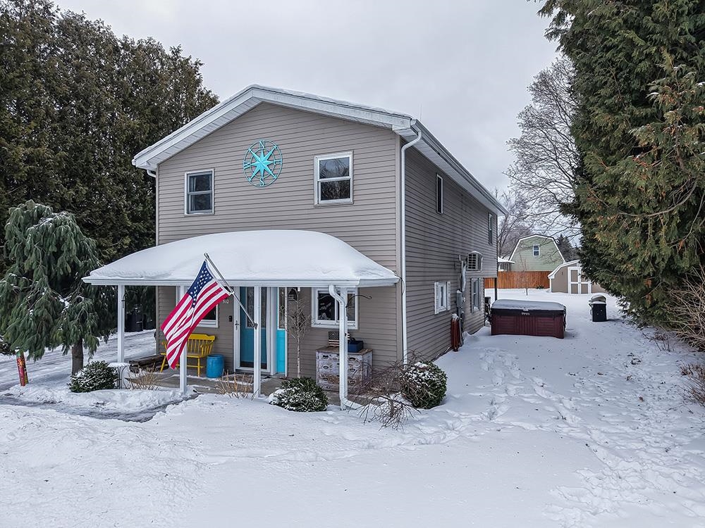 510 W Hurlbut, Charlevoix, MI, 49720