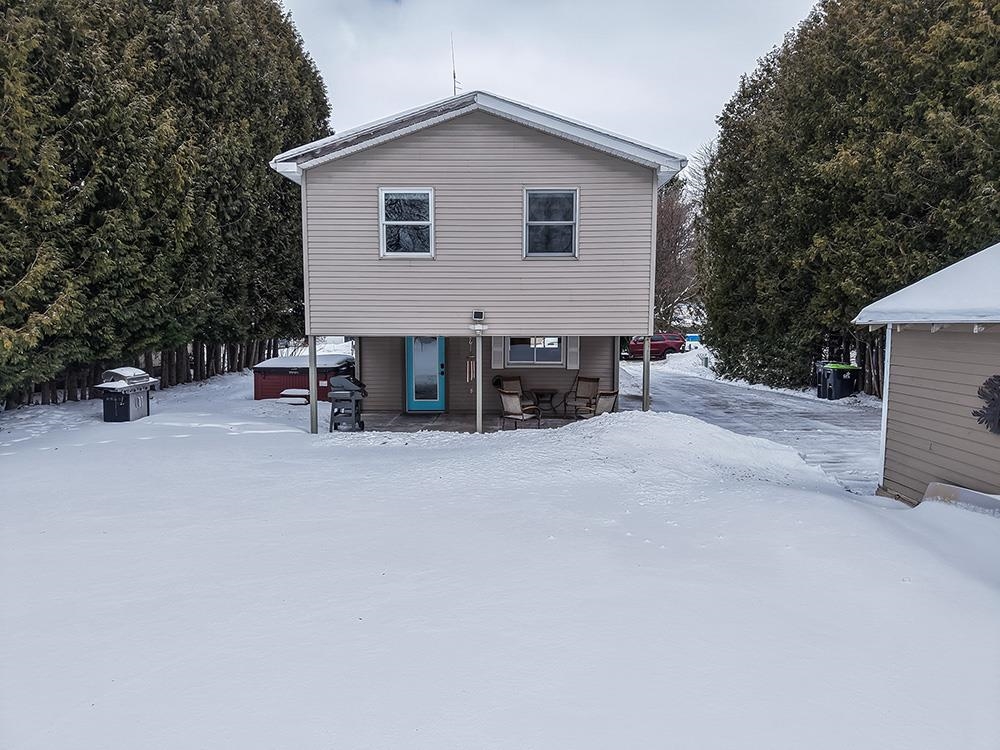 510 W Hurlbut, Charlevoix, MI, 49720