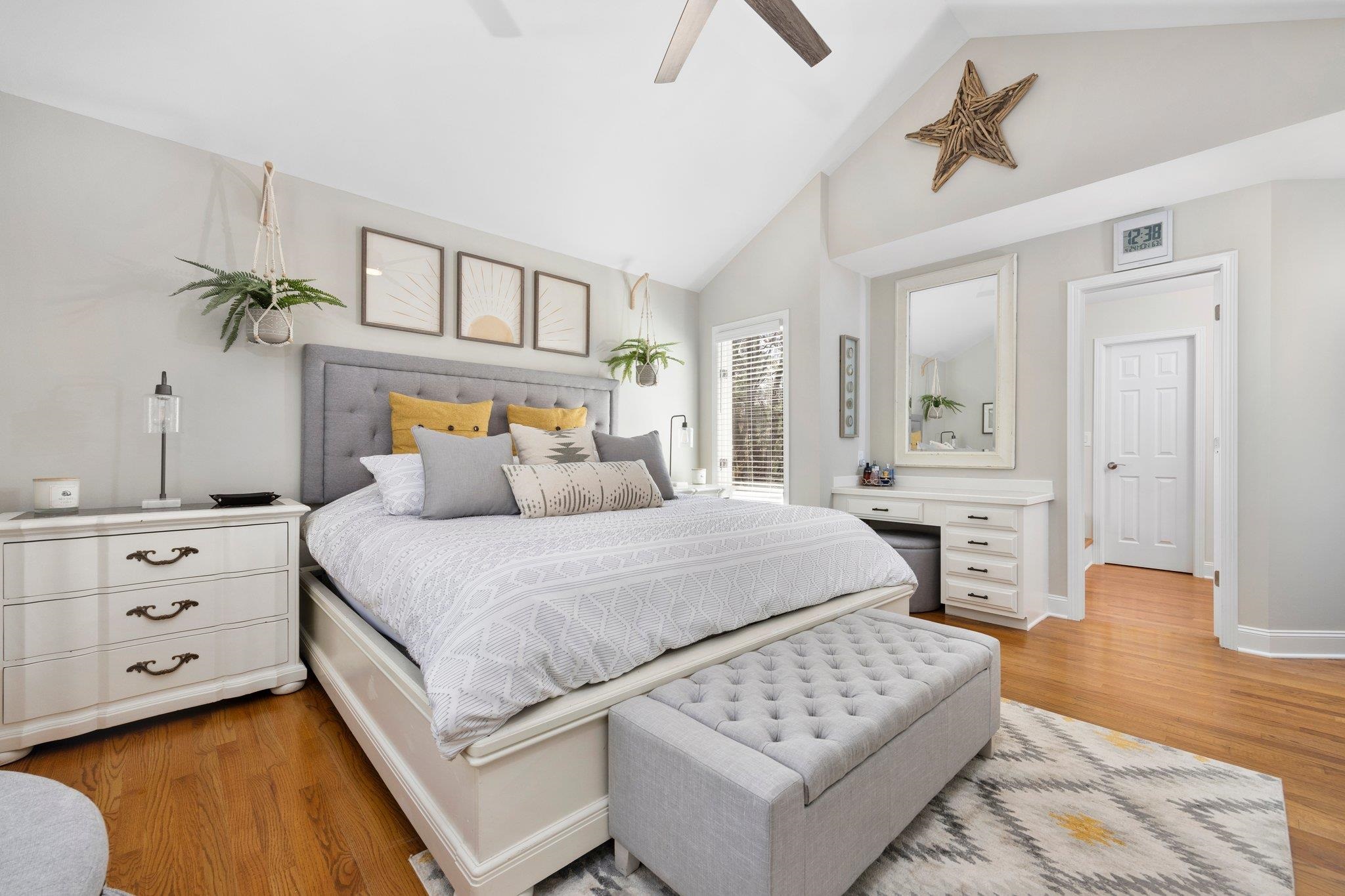 Traverse City, MI, 49686