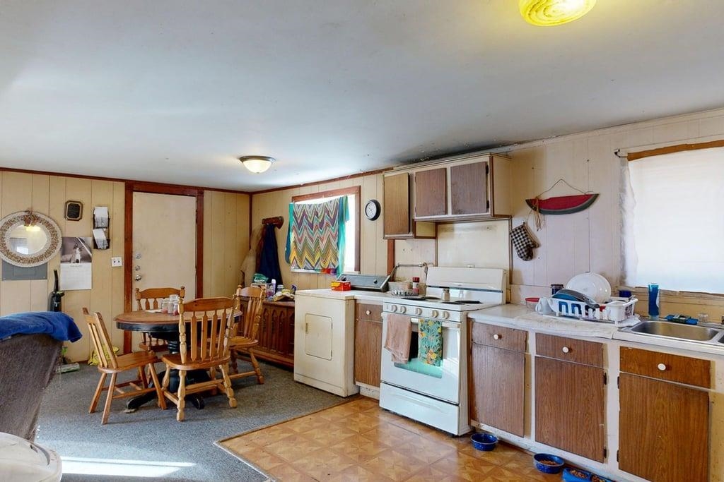 1205 N Kinney Avenue photo 10