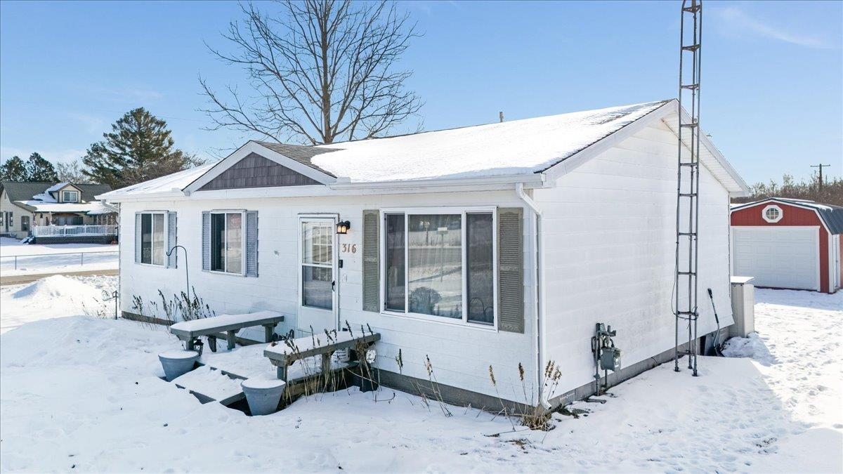 316 E Main photo 3