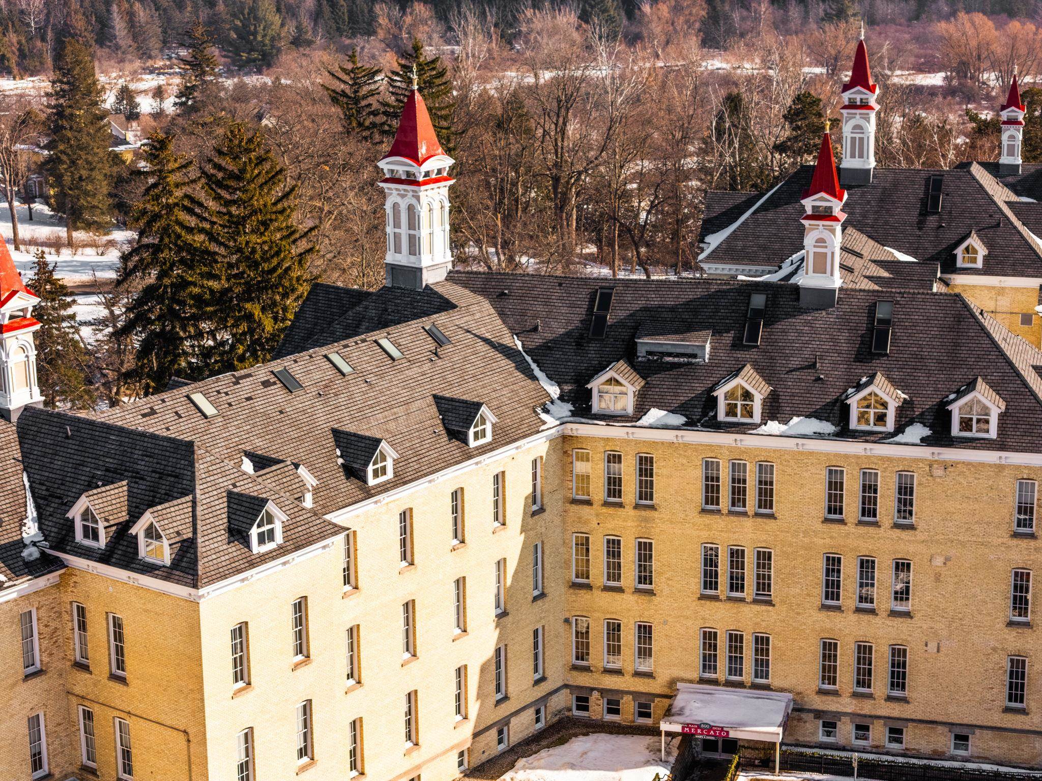 2727 Cascade Road, Grand Rapids, MI, 49506