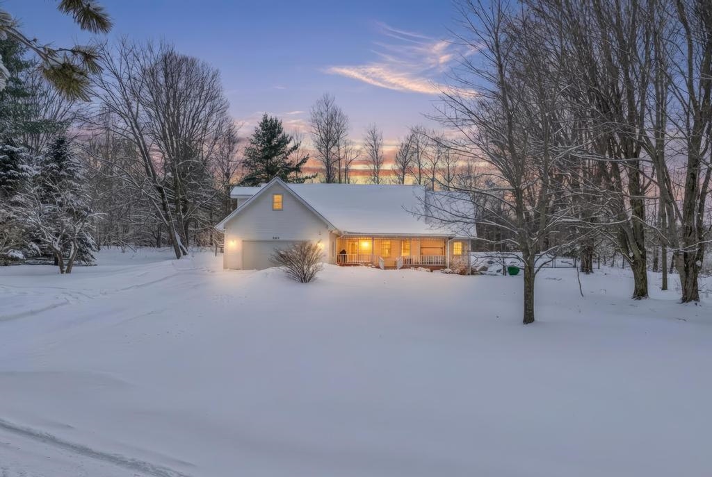 495 Lakes Edge Drive, Oxford, MI, 48371