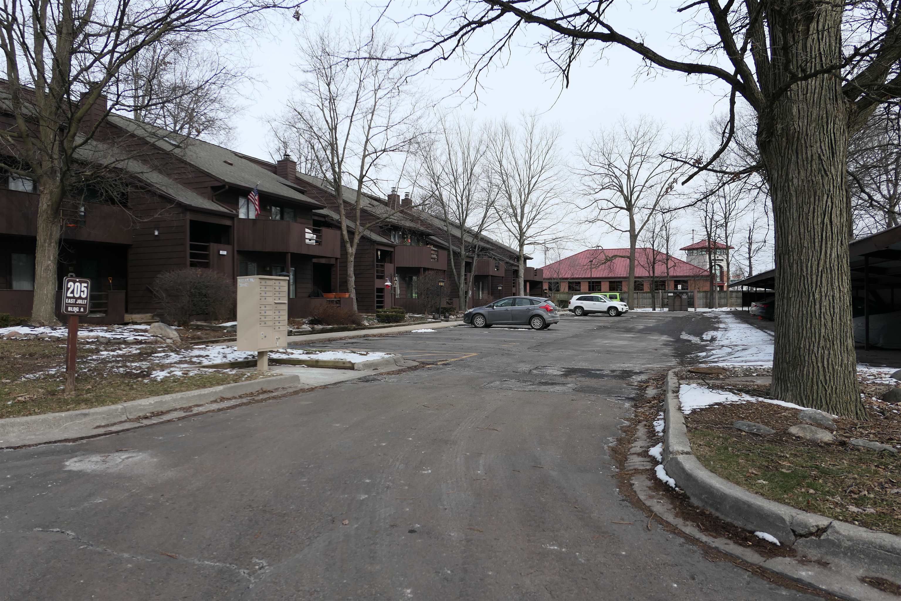 2nd image of 205 E Jolly Rd, Lansing, MI 48910 | MLS# 80065709