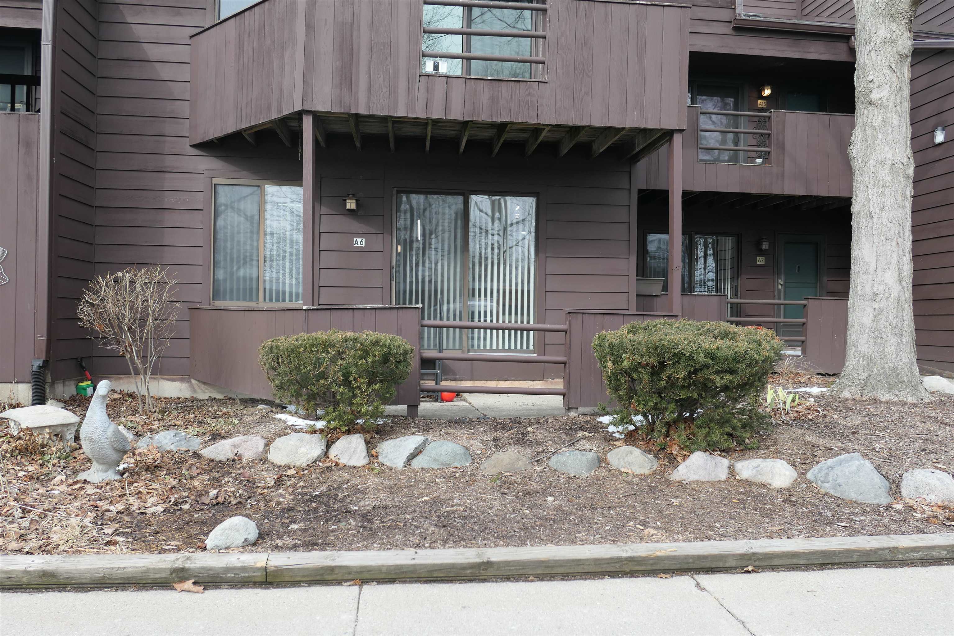 2nd image of 205 E Jolly Rd, Lansing, MI 48910