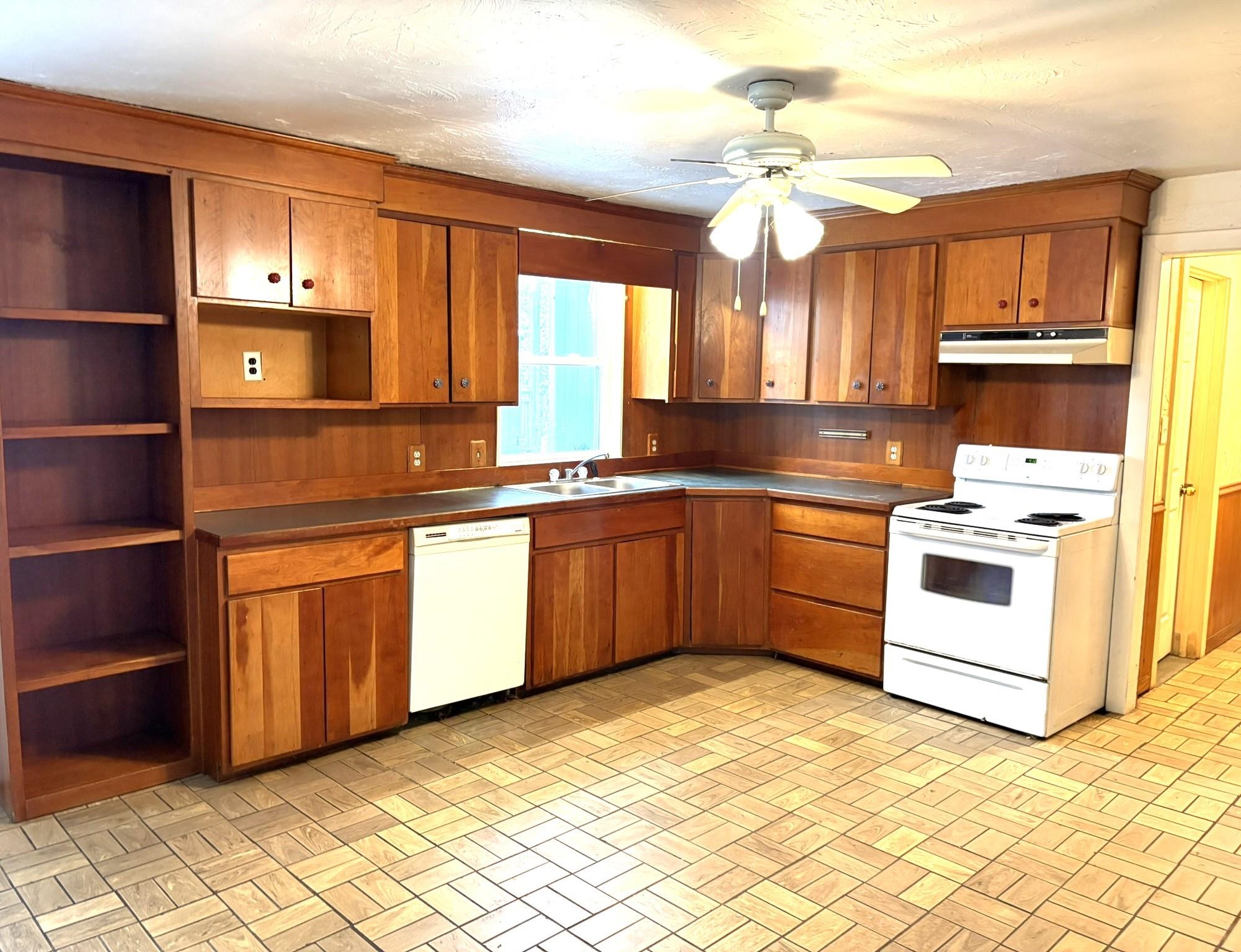 8890 Us-131, S, Grawn, MI, 49637-9622