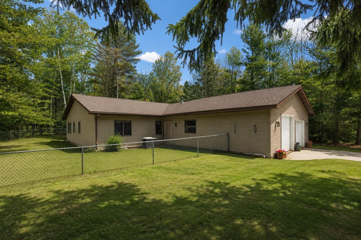 Homes for sale in Leelanau Township Leelanau, MI | 211 E 7th St, Leelanau Township Leelanau, MI 49670 | MLS# 78080065765