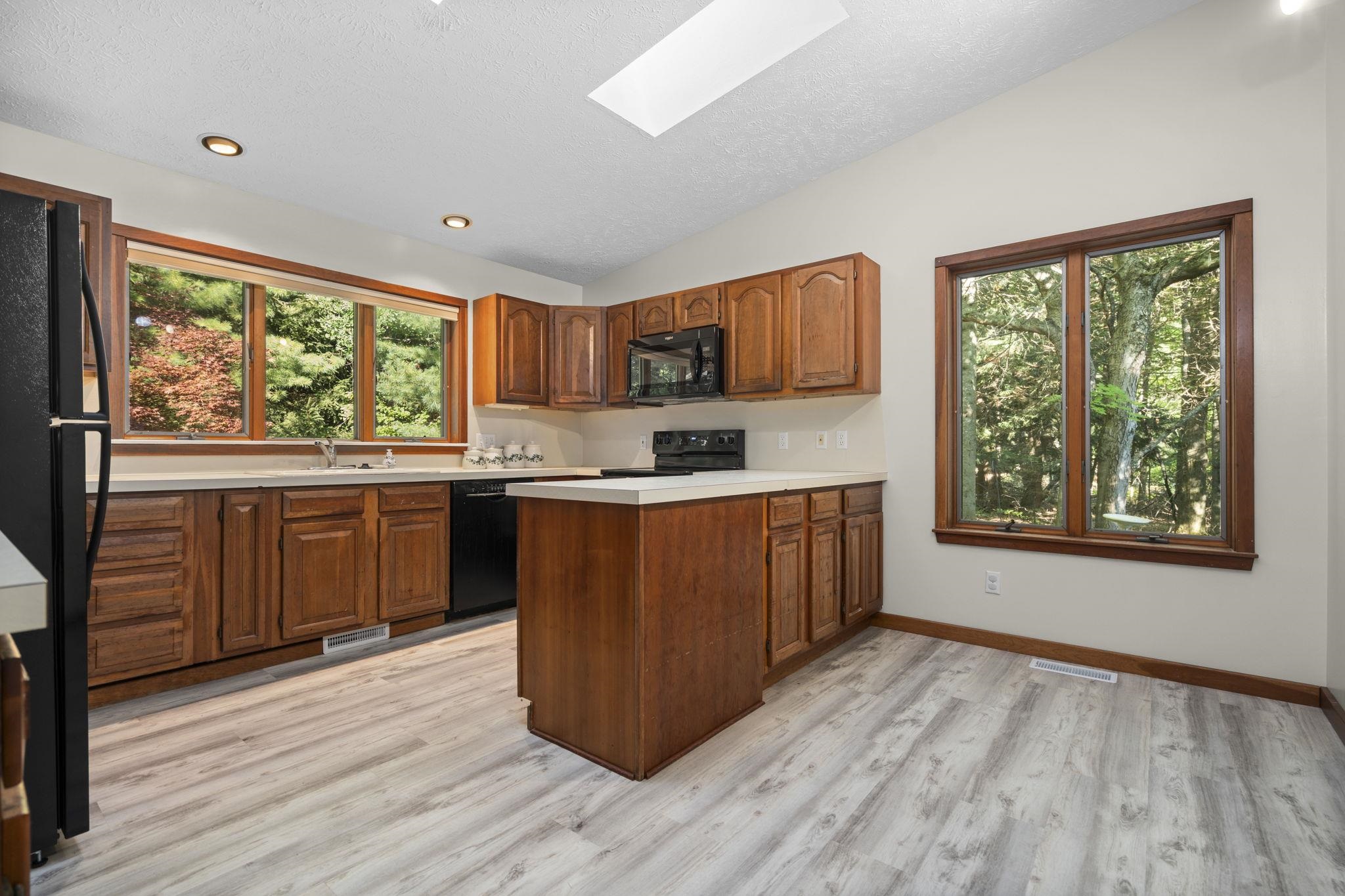 211 E 7th Street, Northport, MI, 49670-9770