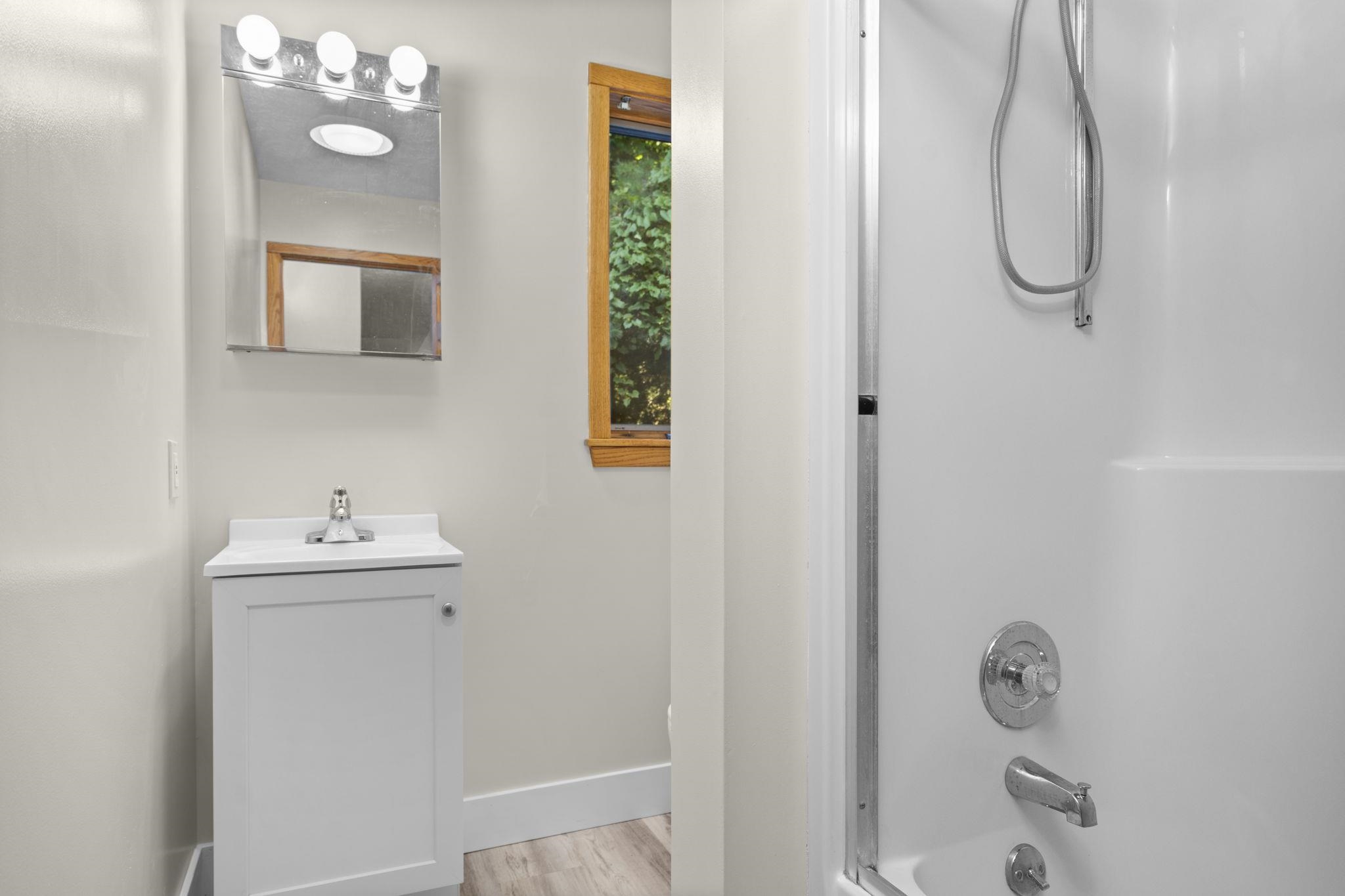 211 E 7th Street, Northport, MI, 49670-9770