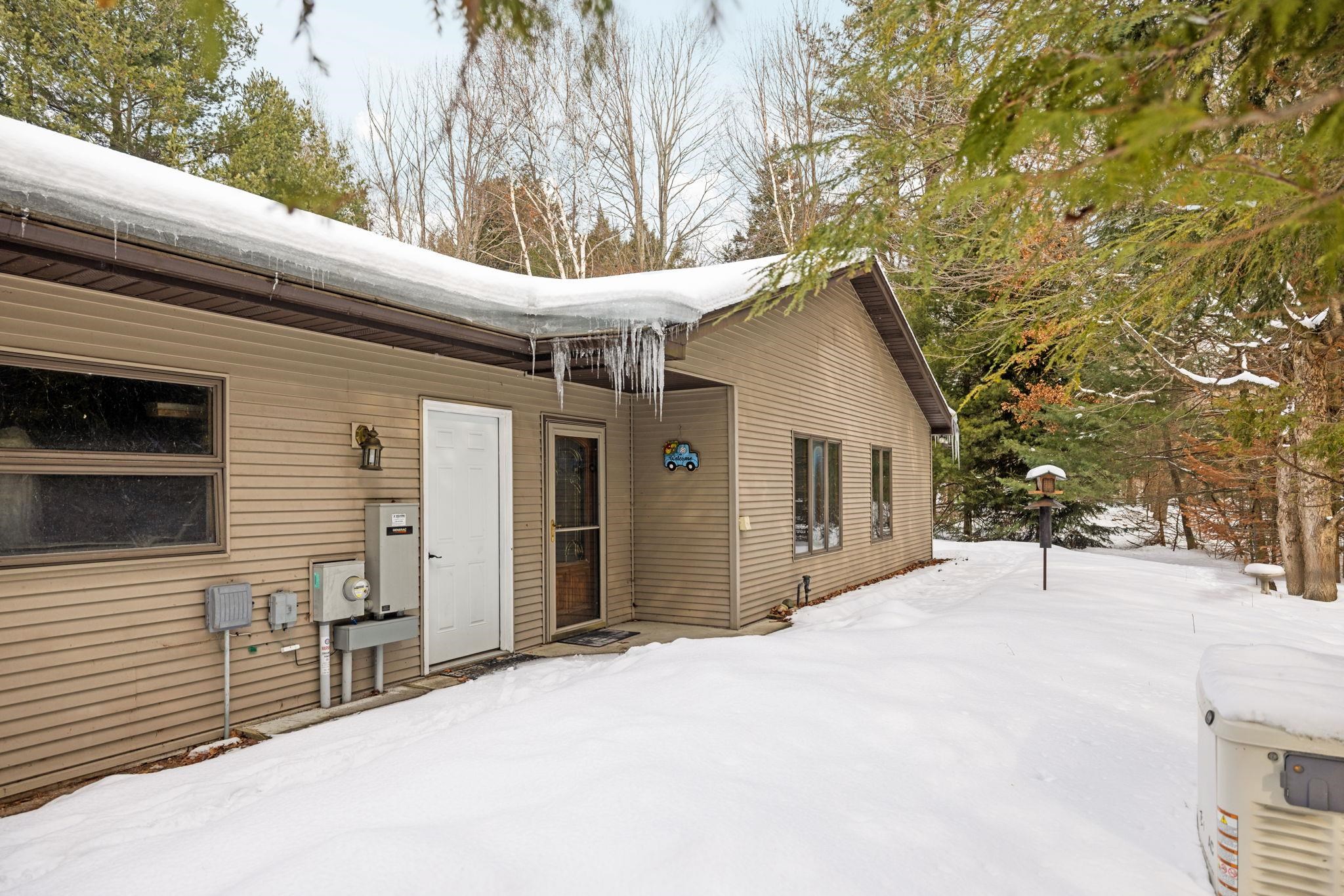 211 E 7th Street, Northport, MI, 49670-9770