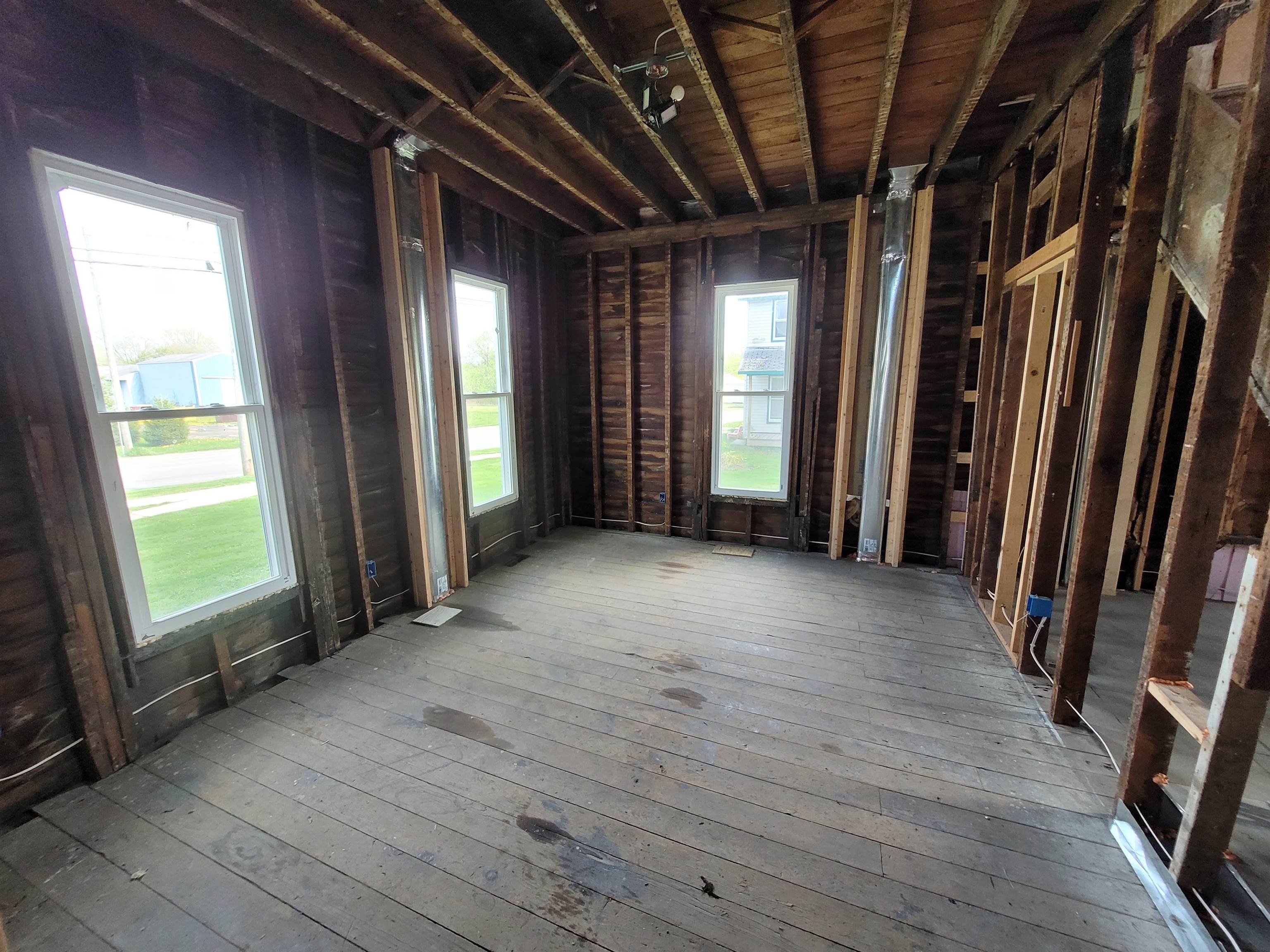 214 S Pine Street, Saint Louis, MI, 48880