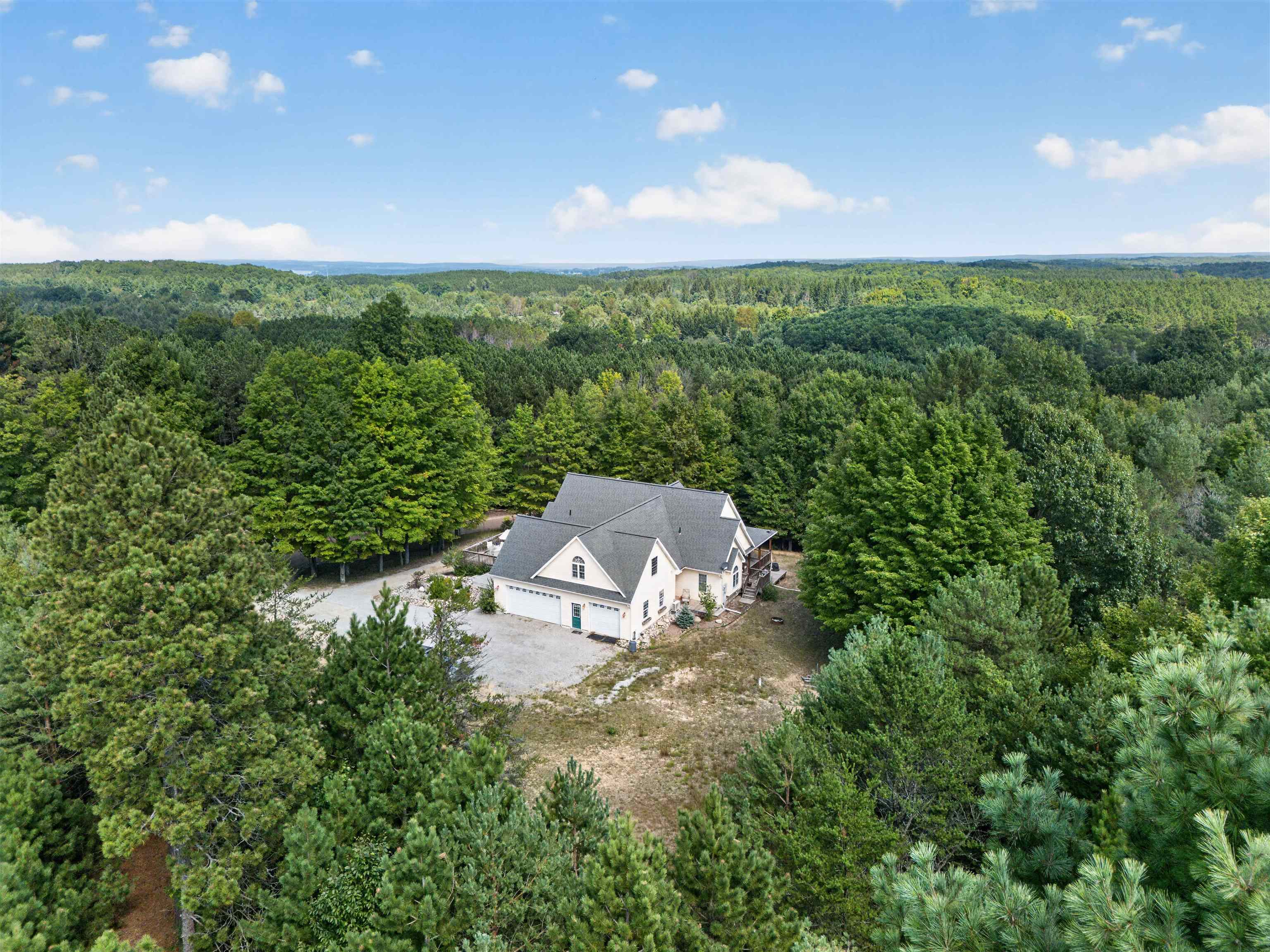 Photo 3 of Single family home for sale at 3855 Pulver Woods Dr, Williamsburg, MI 49690 | MLS# 78080065850 | Listing updated on 2026-09-17