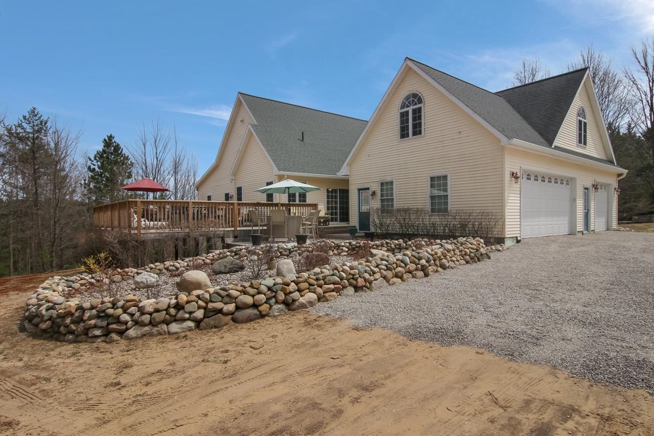 Photo 4 of Single family home for sale at 3855 Pulver Woods Dr, Williamsburg, MI 49690 | MLS# 78080065850 | Listing updated on 2026-09-17