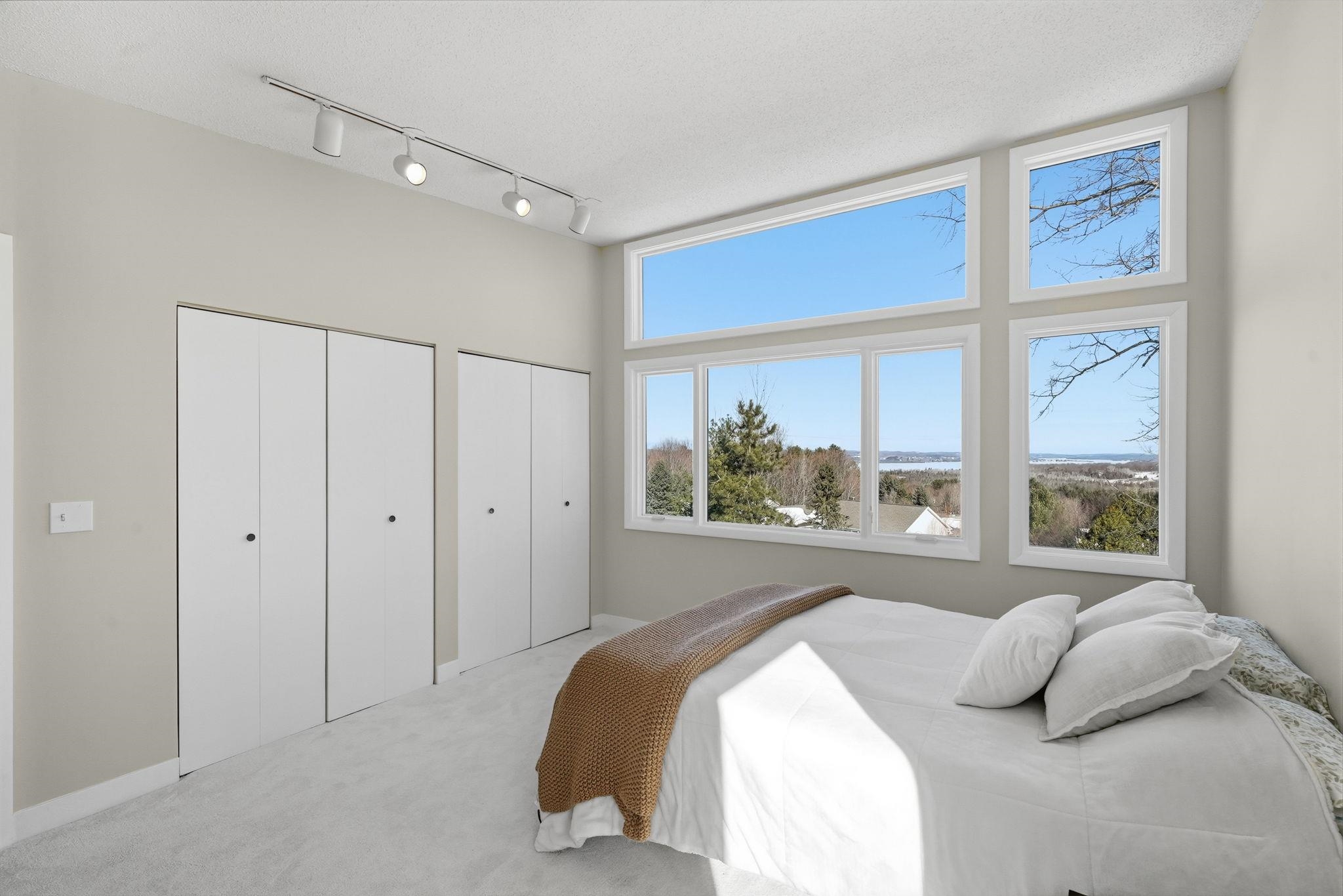 Traverse City, MI, 49684