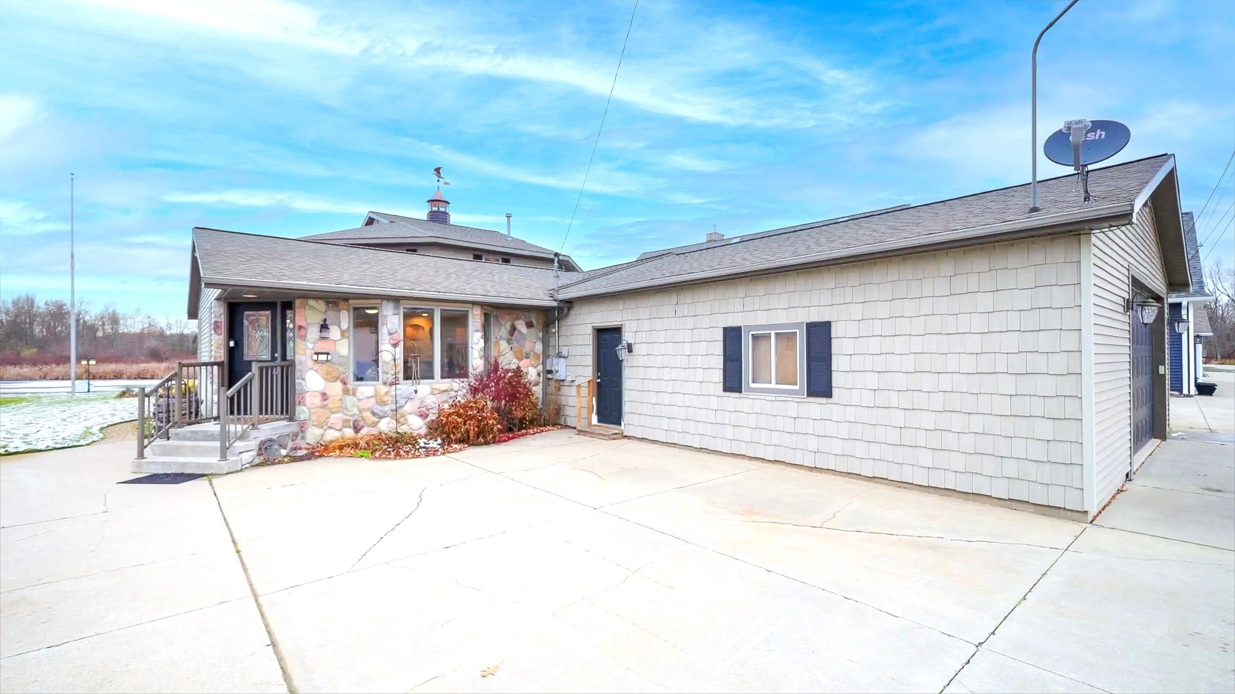 4690 Birchcrest Drive photo 3