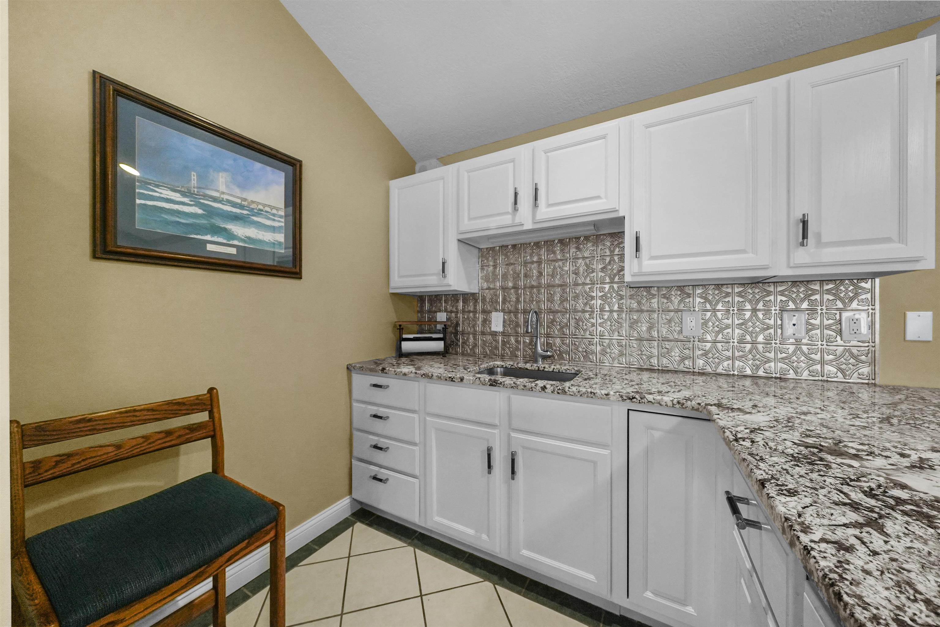 4690 Birchcrest Drive photo 25