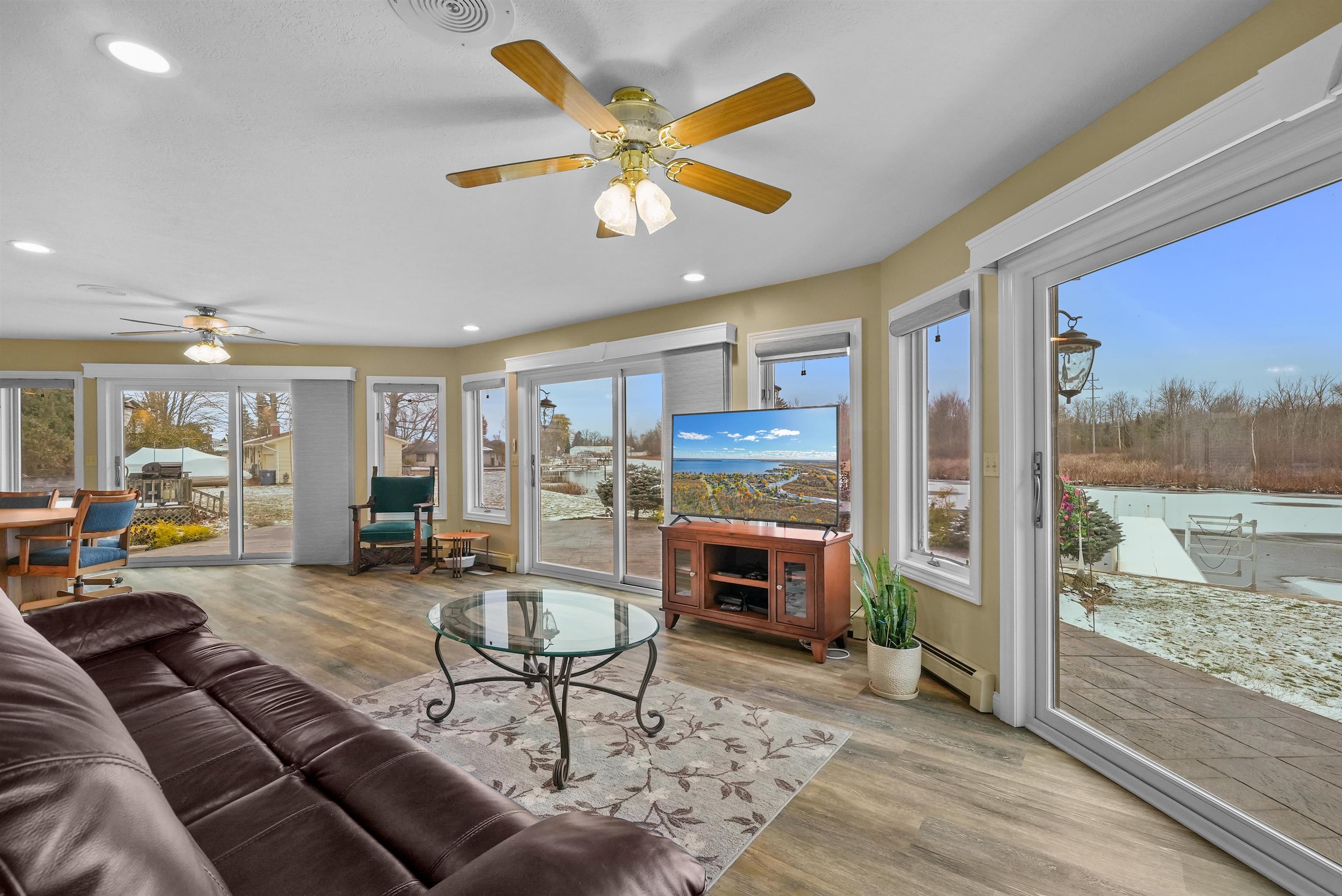 4690 Birchcrest Drive photo 9