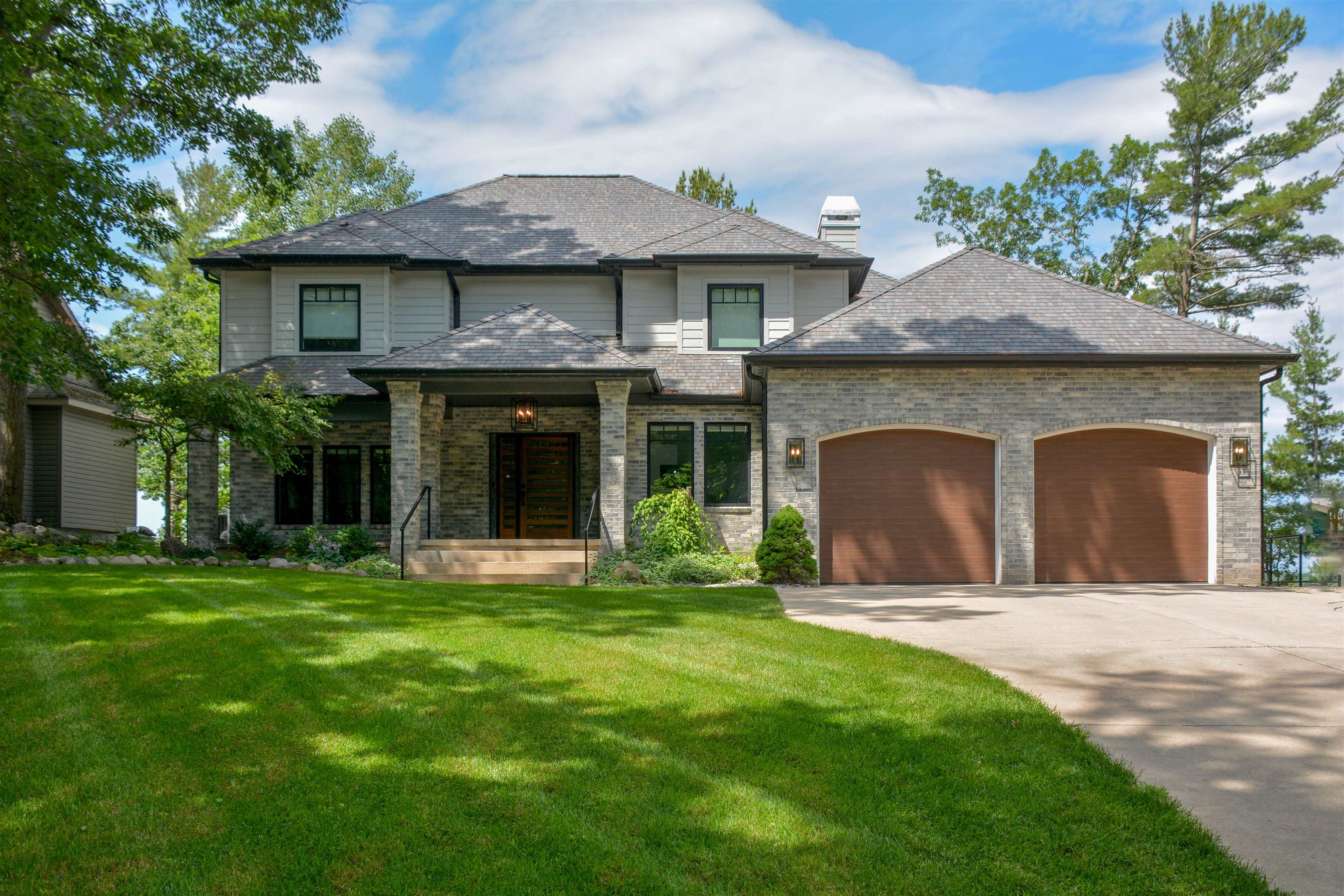 5568 Lakeview Drive photo 2