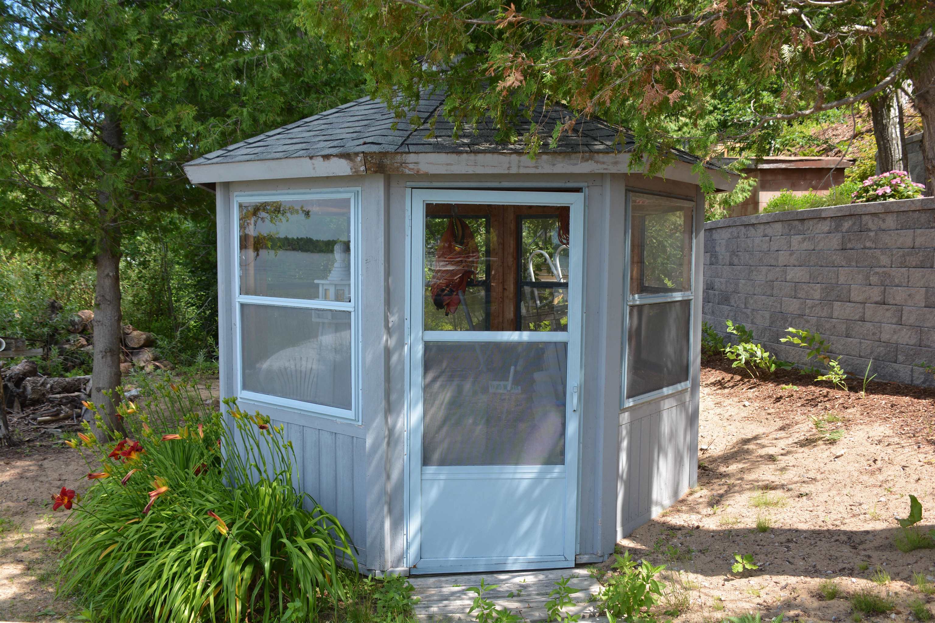 5568 Lakeview Drive, Interlochen, MI, 49643