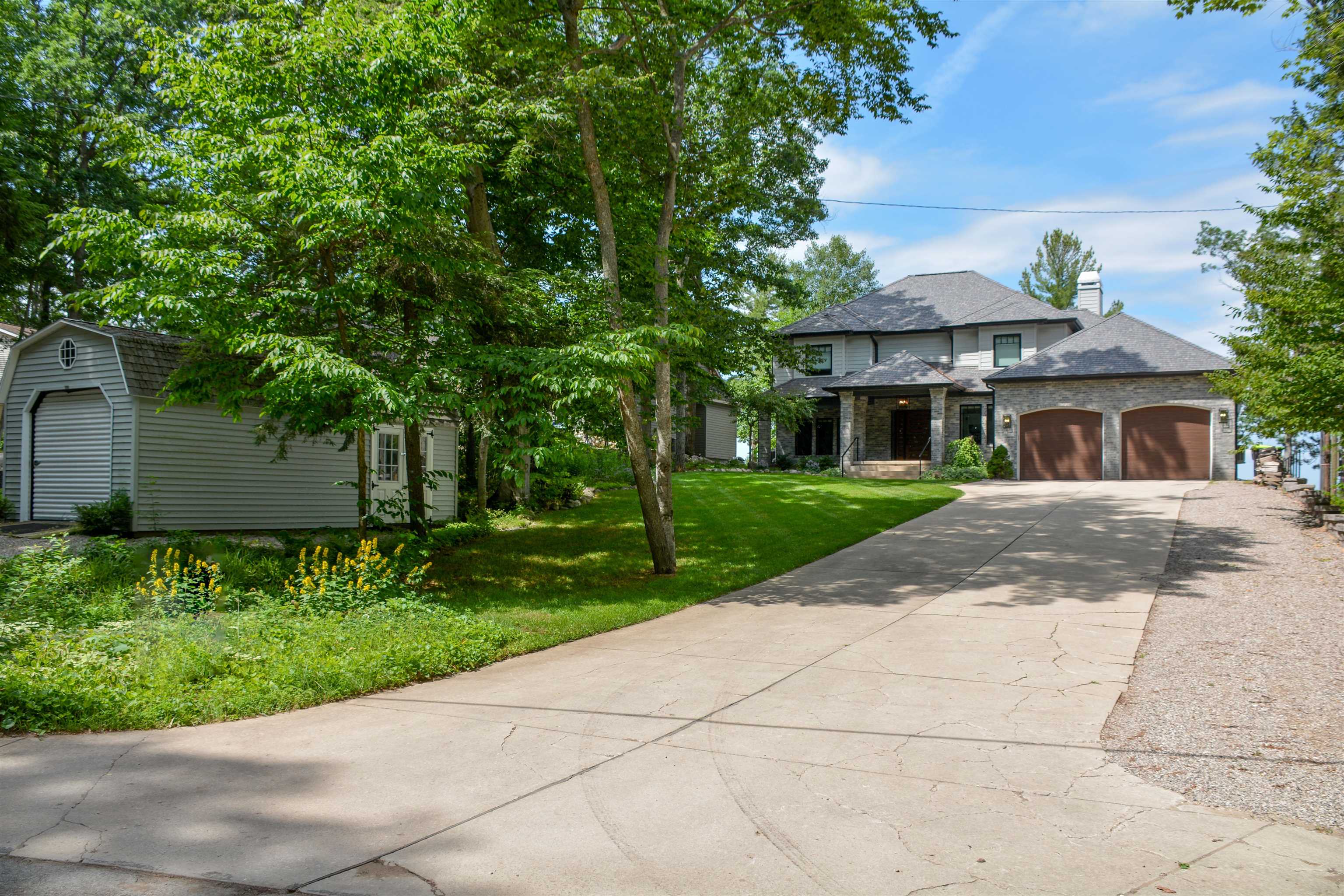 5568 Lakeview Drive photo 9