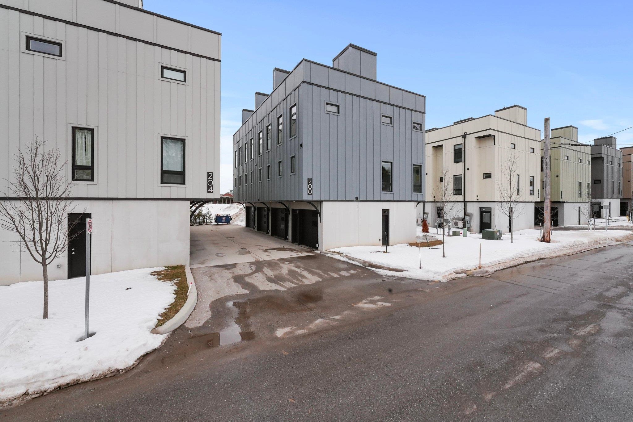 200 Gillis Street photo 2